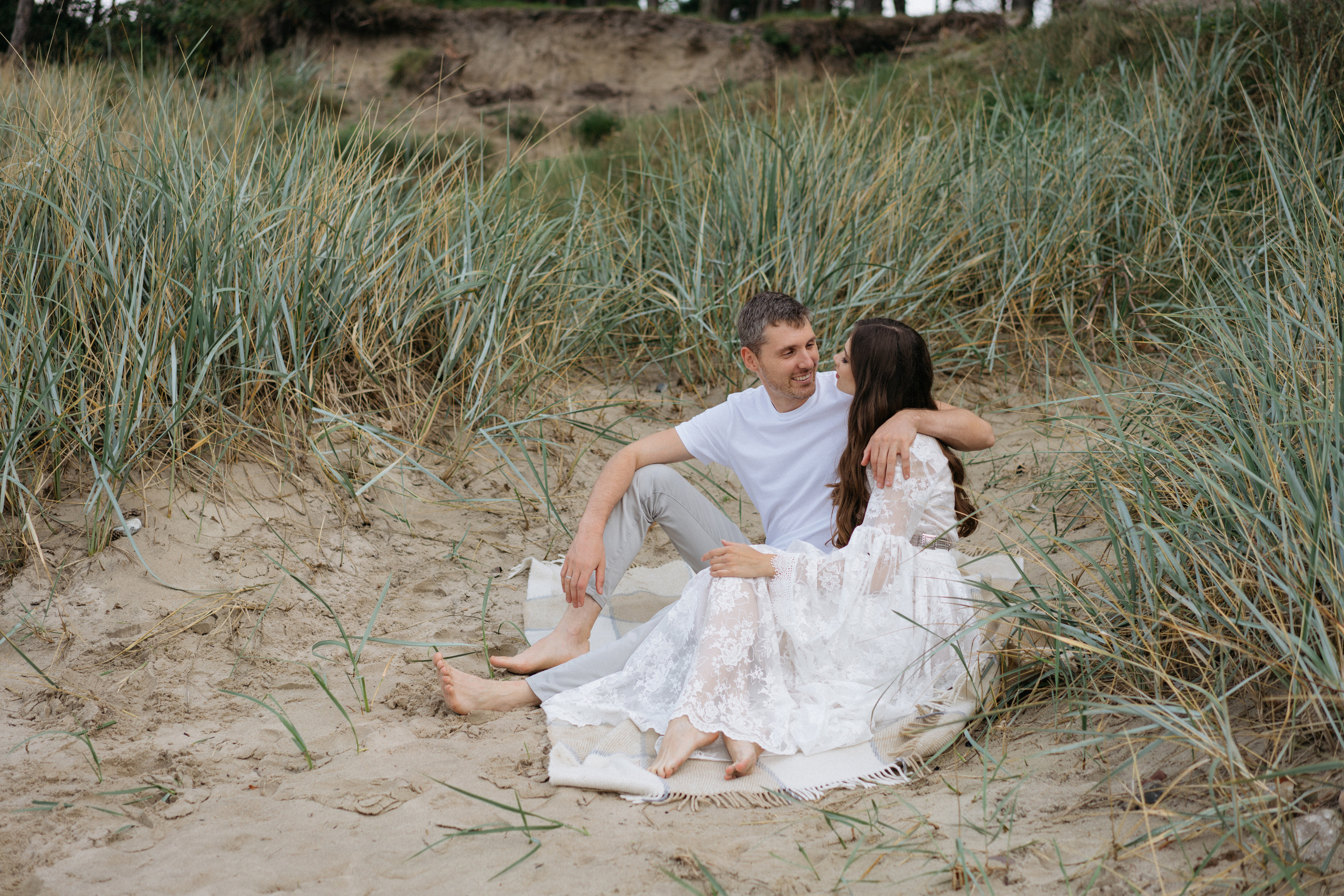 Фотографии на берегу моря в сосновом бору в ожидании. Свадебный и семейный фотограф в Калининграде Анастасия Гриценко