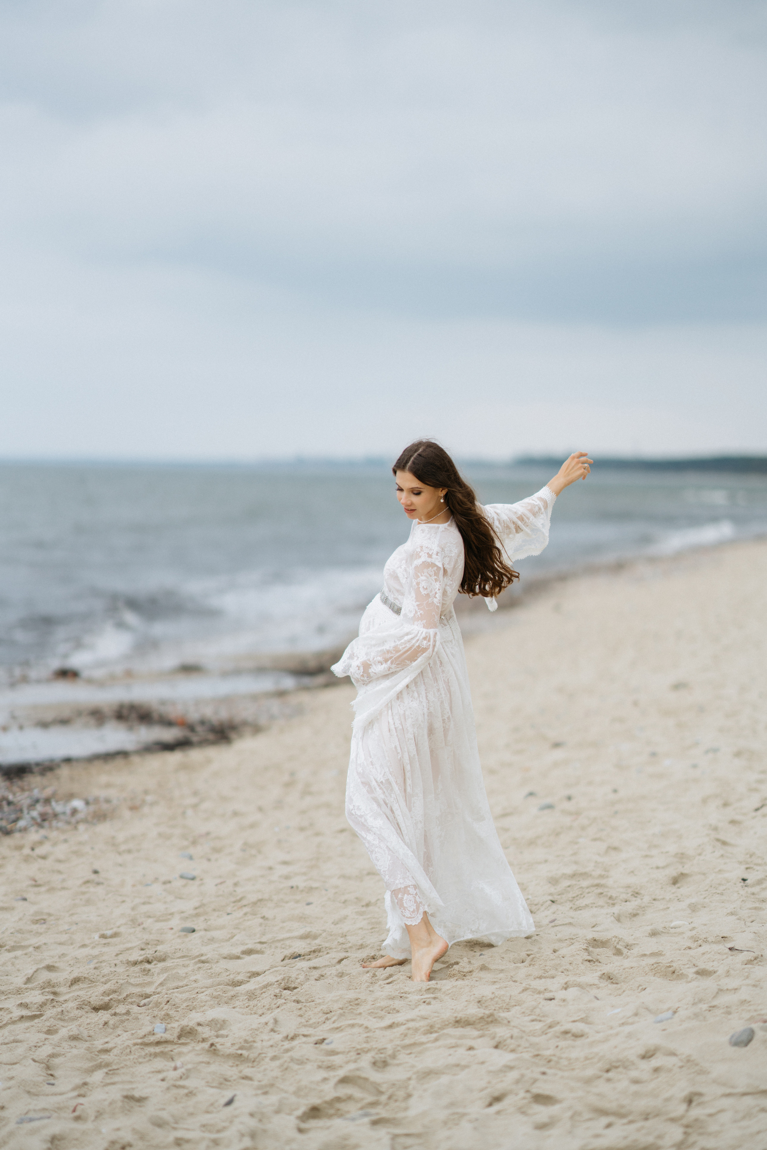Фотографии на берегу моря в сосновом бору в ожидании. Свадебный и семейный фотограф в Калининграде Анастасия Гриценко