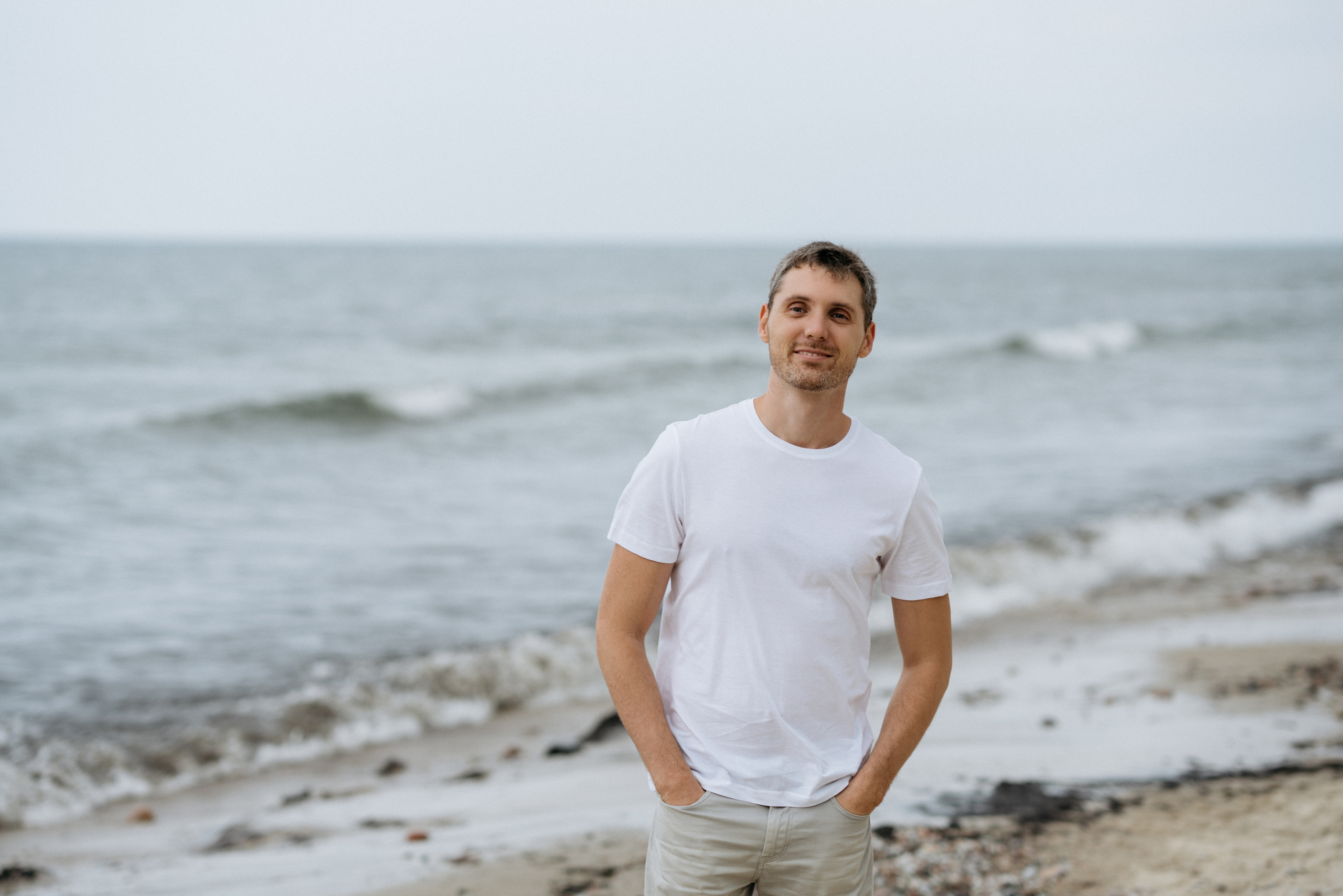 Фотографии на берегу моря в сосновом бору в ожидании. Свадебный и семейный фотограф в Калининграде Анастасия Гриценко