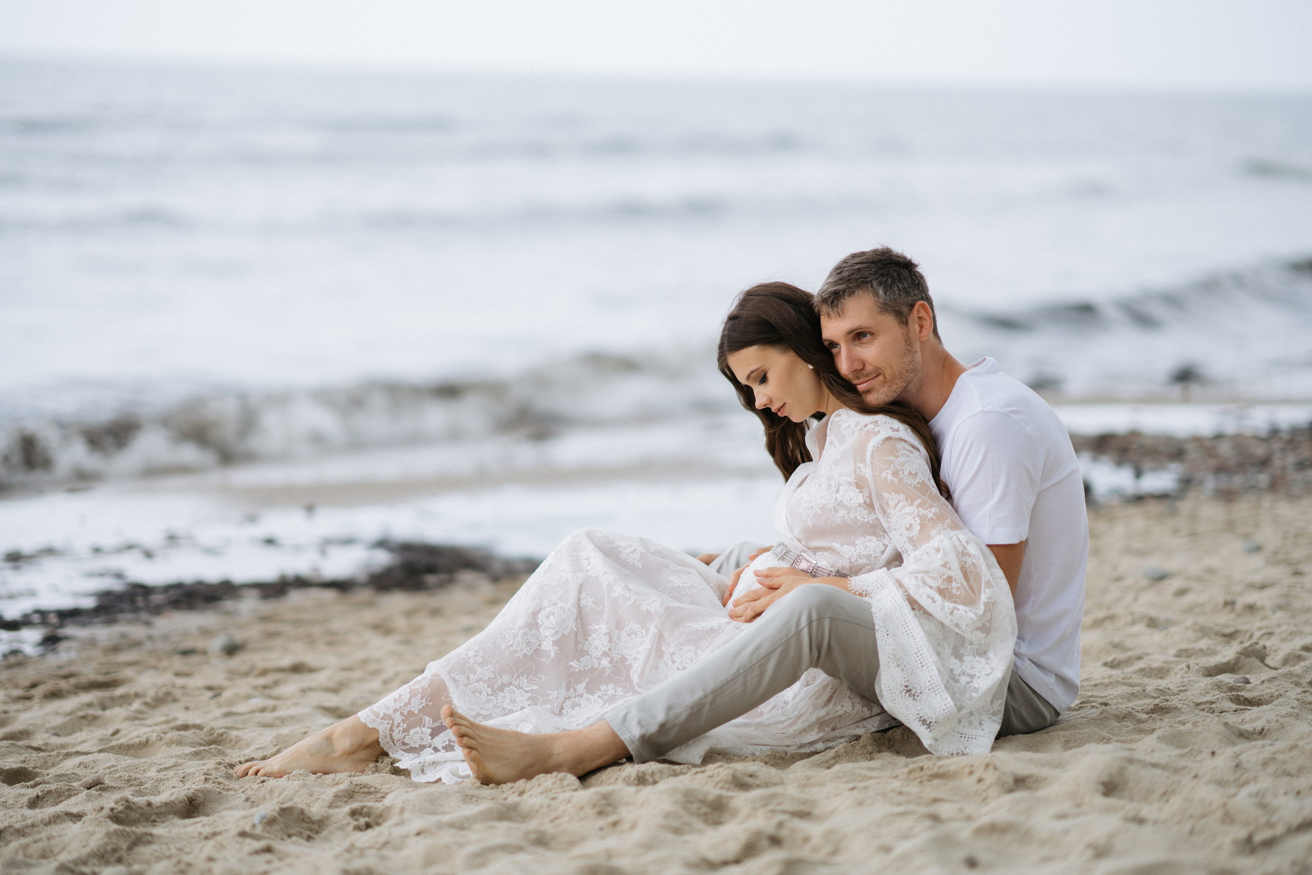 Фотографии на берегу моря в сосновом бору в ожидании. Свадебный и семейный фотограф в Калининграде Анастасия Гриценко