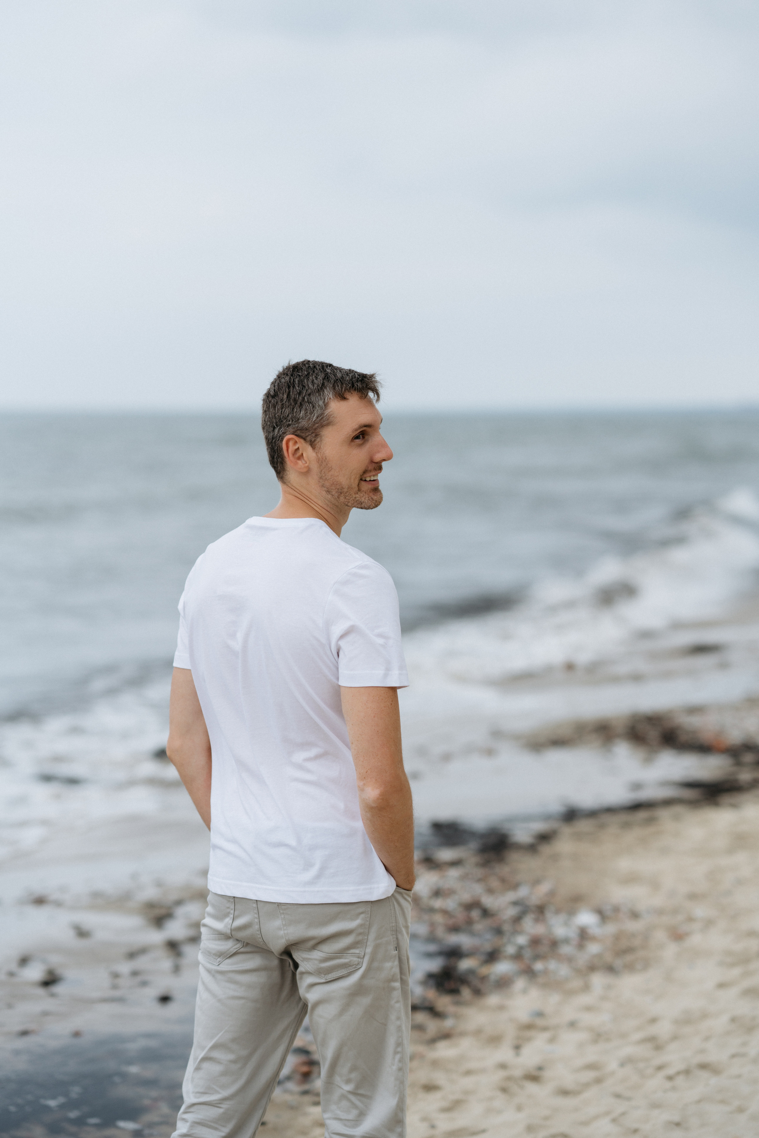 Фотографии на берегу моря в сосновом бору в ожидании. Свадебный и семейный фотограф в Калининграде Анастасия Гриценко