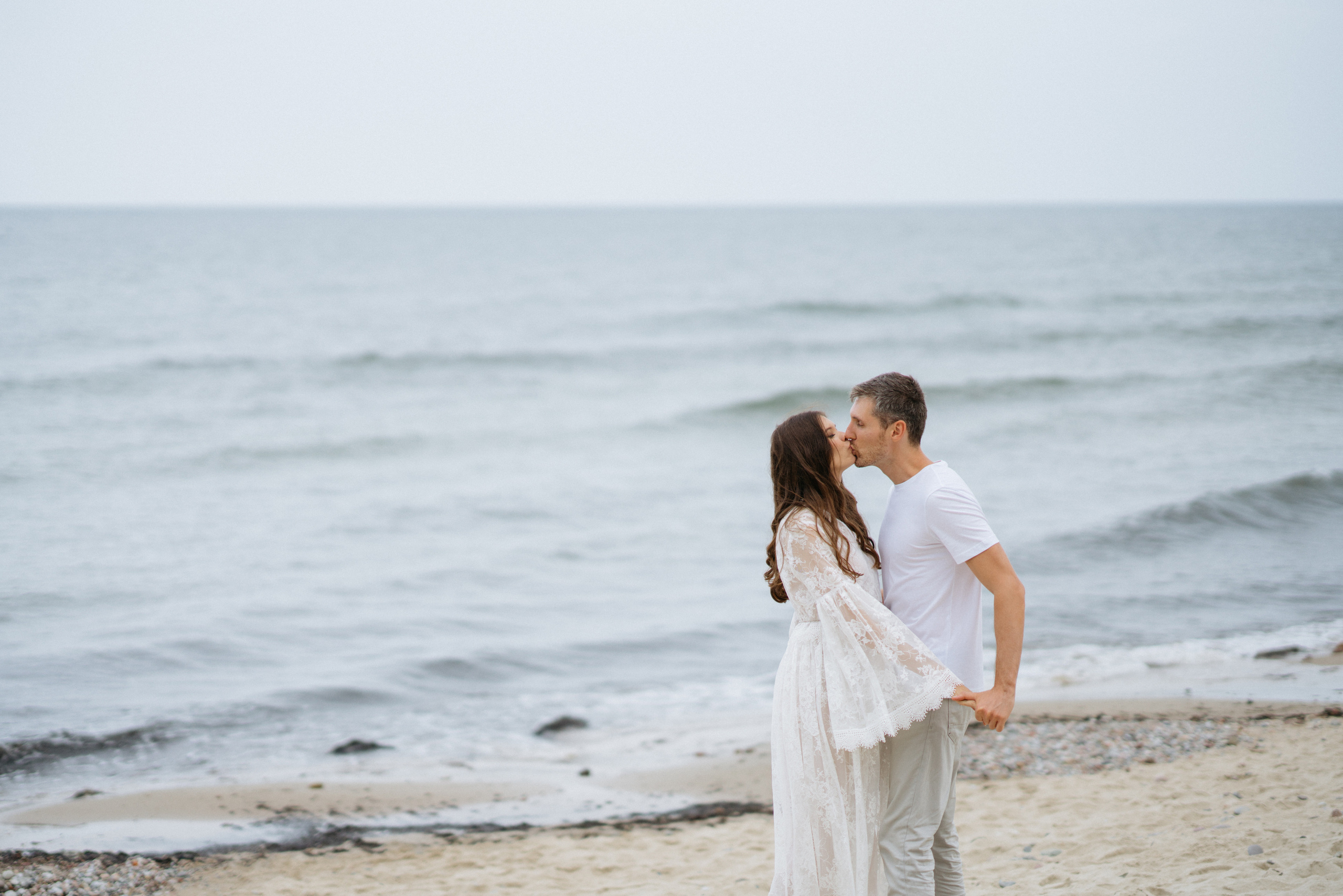 Фотографии на берегу моря в сосновом бору в ожидании. Свадебный и семейный фотограф в Калининграде Анастасия Гриценко