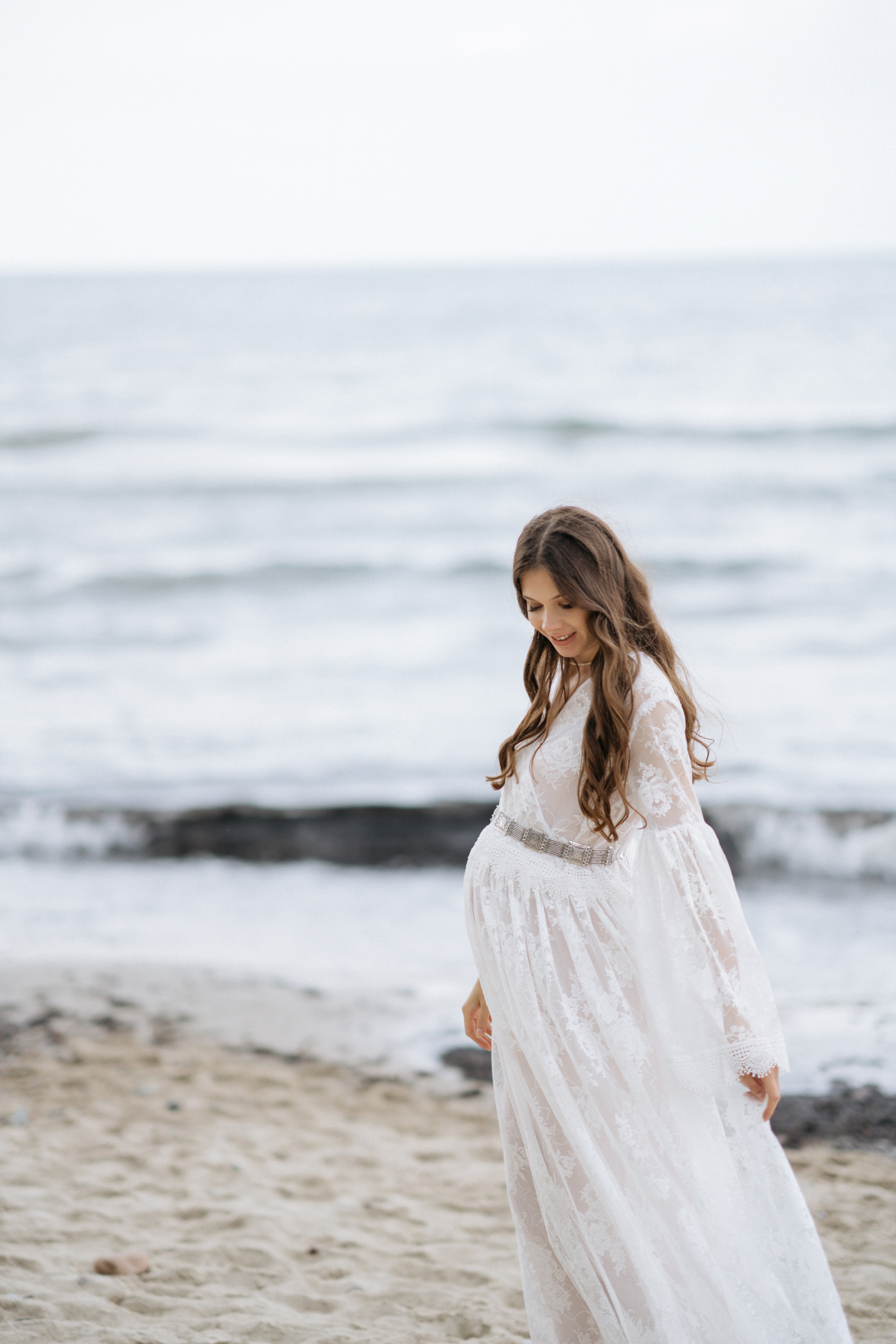 Фотографии на берегу моря в сосновом бору в ожидании. Свадебный и семейный фотограф в Калининграде Анастасия Гриценко