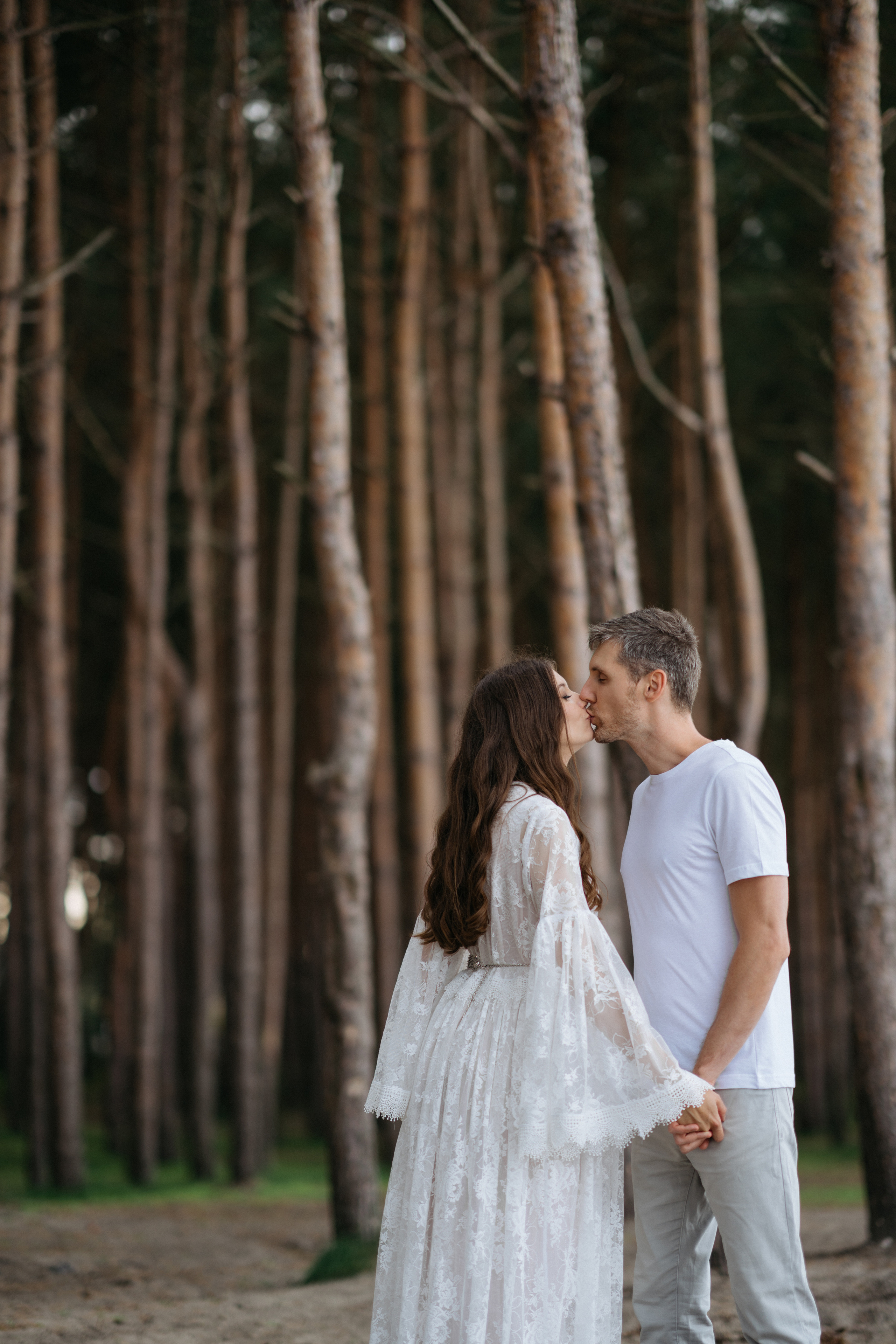 Фотографии на берегу моря в сосновом бору в ожидании. Свадебный и семейный фотограф в Калининграде Анастасия Гриценко
