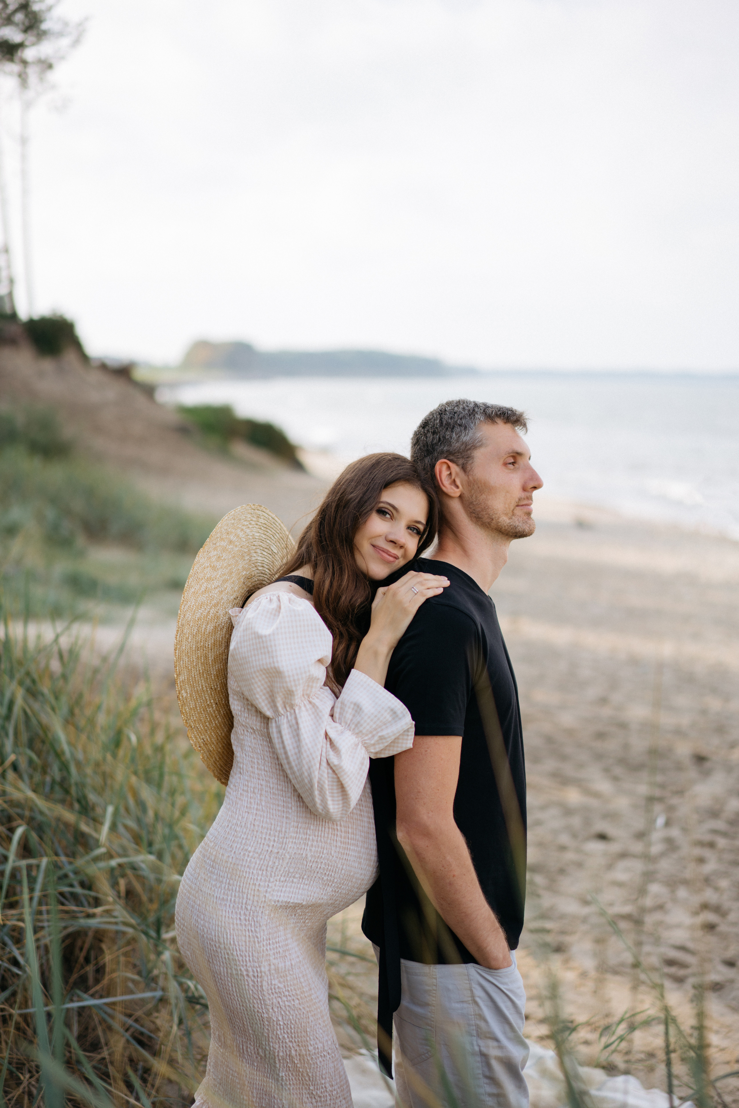 Фотографии на берегу моря в сосновом бору в ожидании. Свадебный и семейный фотограф в Калининграде Анастасия Гриценко