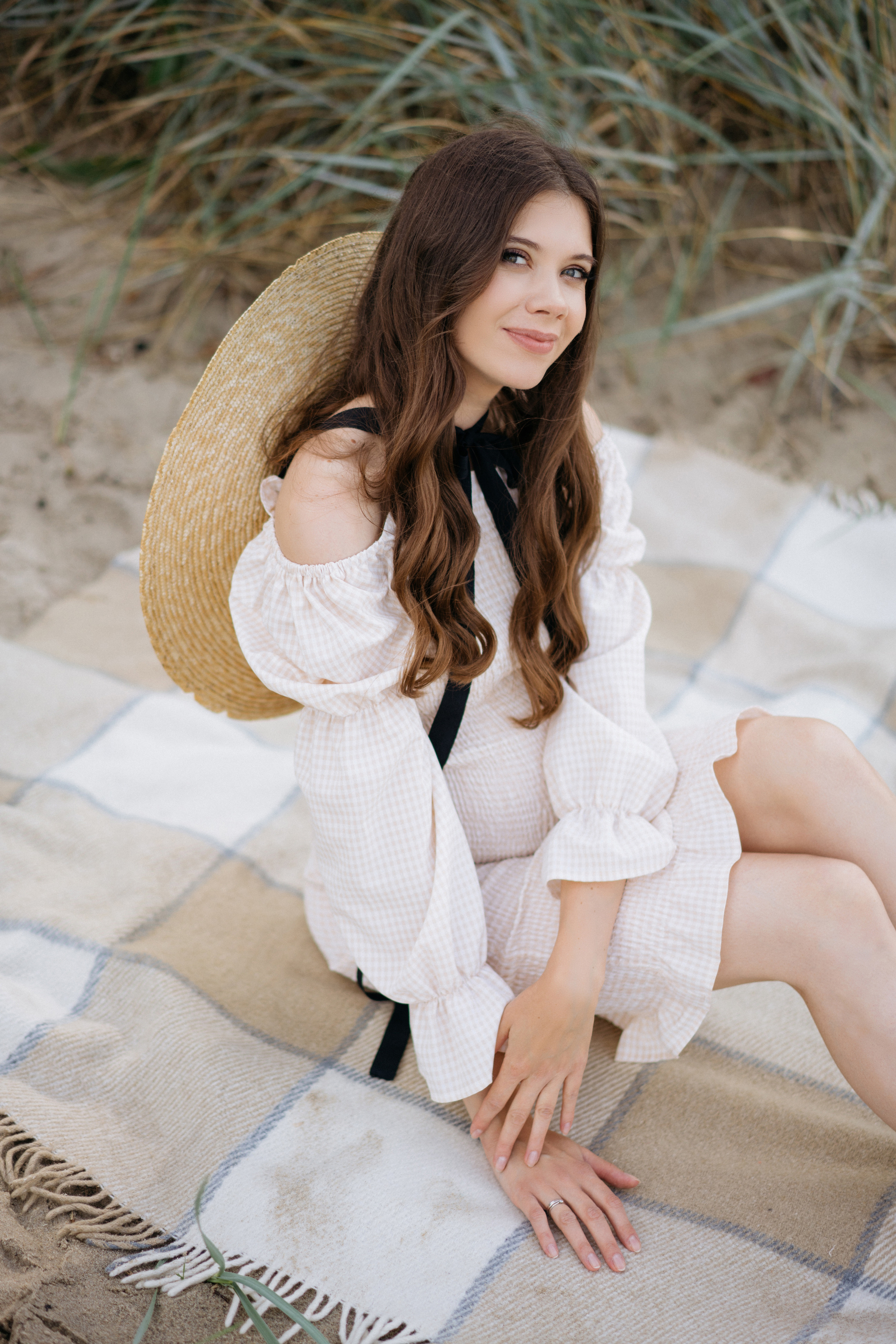 Фотографии на берегу моря в сосновом бору в ожидании. Свадебный и семейный фотограф в Калининграде Анастасия Гриценко