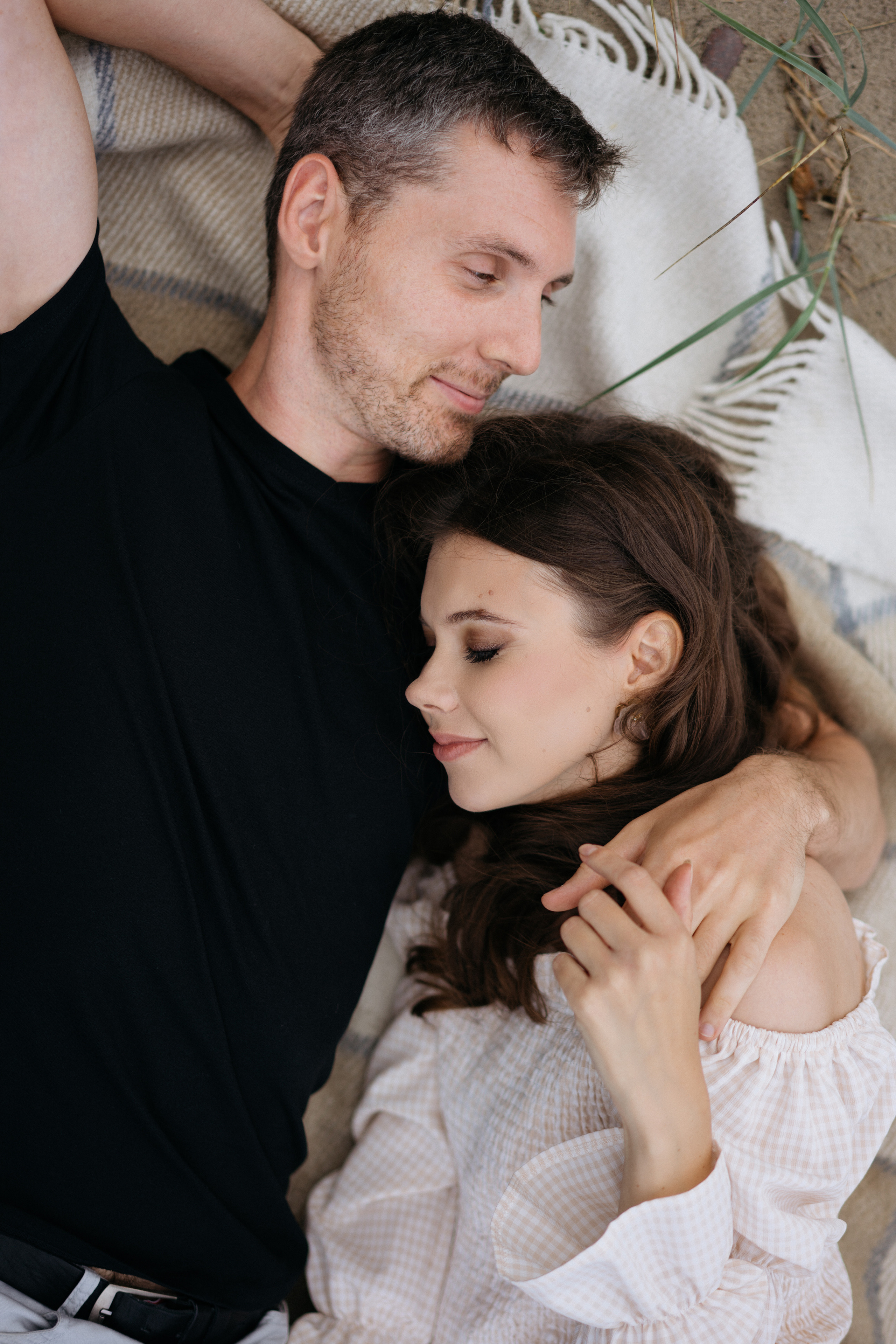 Фотографии на берегу моря в сосновом бору в ожидании. Свадебный и семейный фотограф в Калининграде Анастасия Гриценко