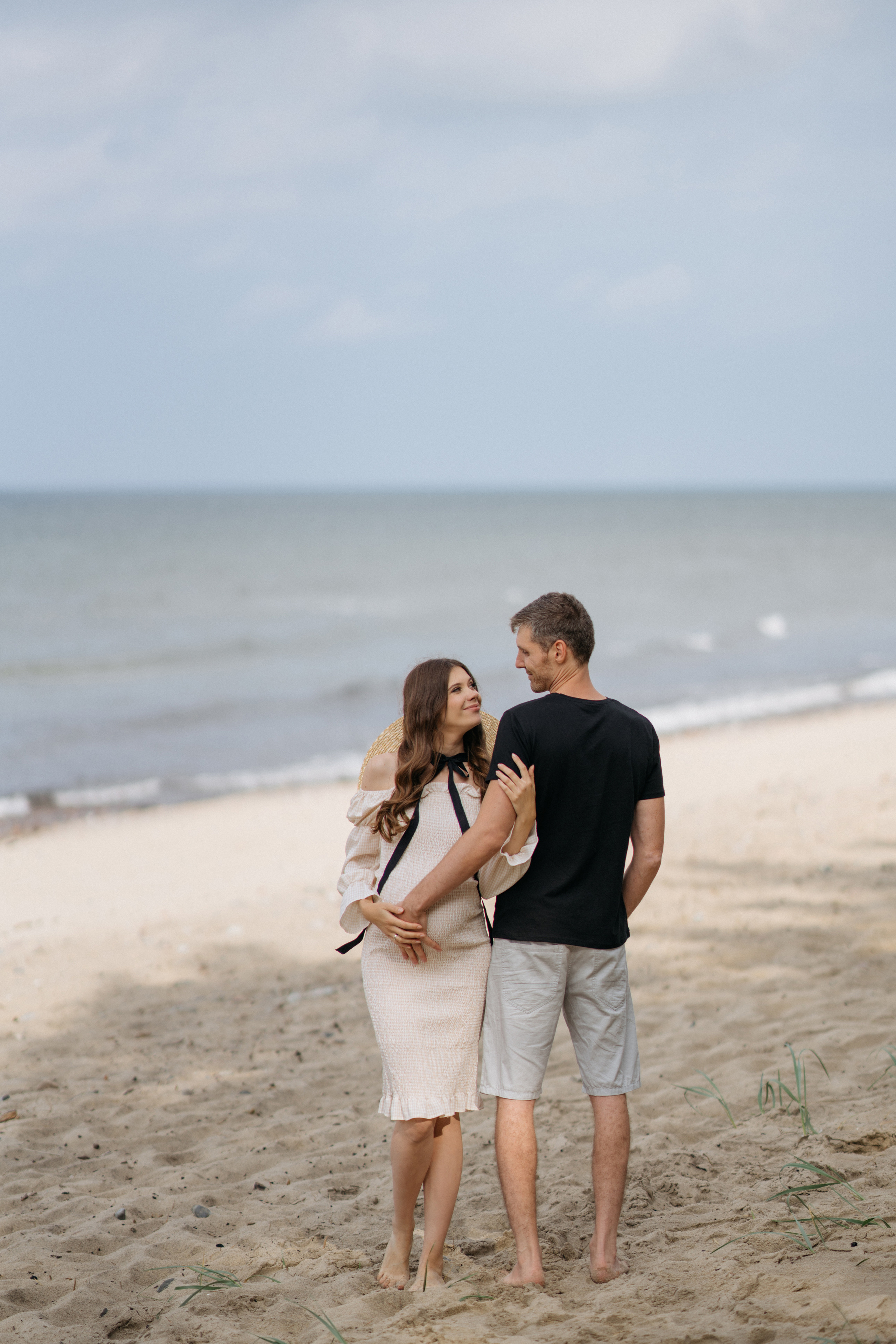 Фотографии на берегу моря в сосновом бору в ожидании. Свадебный и семейный фотограф в Калининграде Анастасия Гриценко