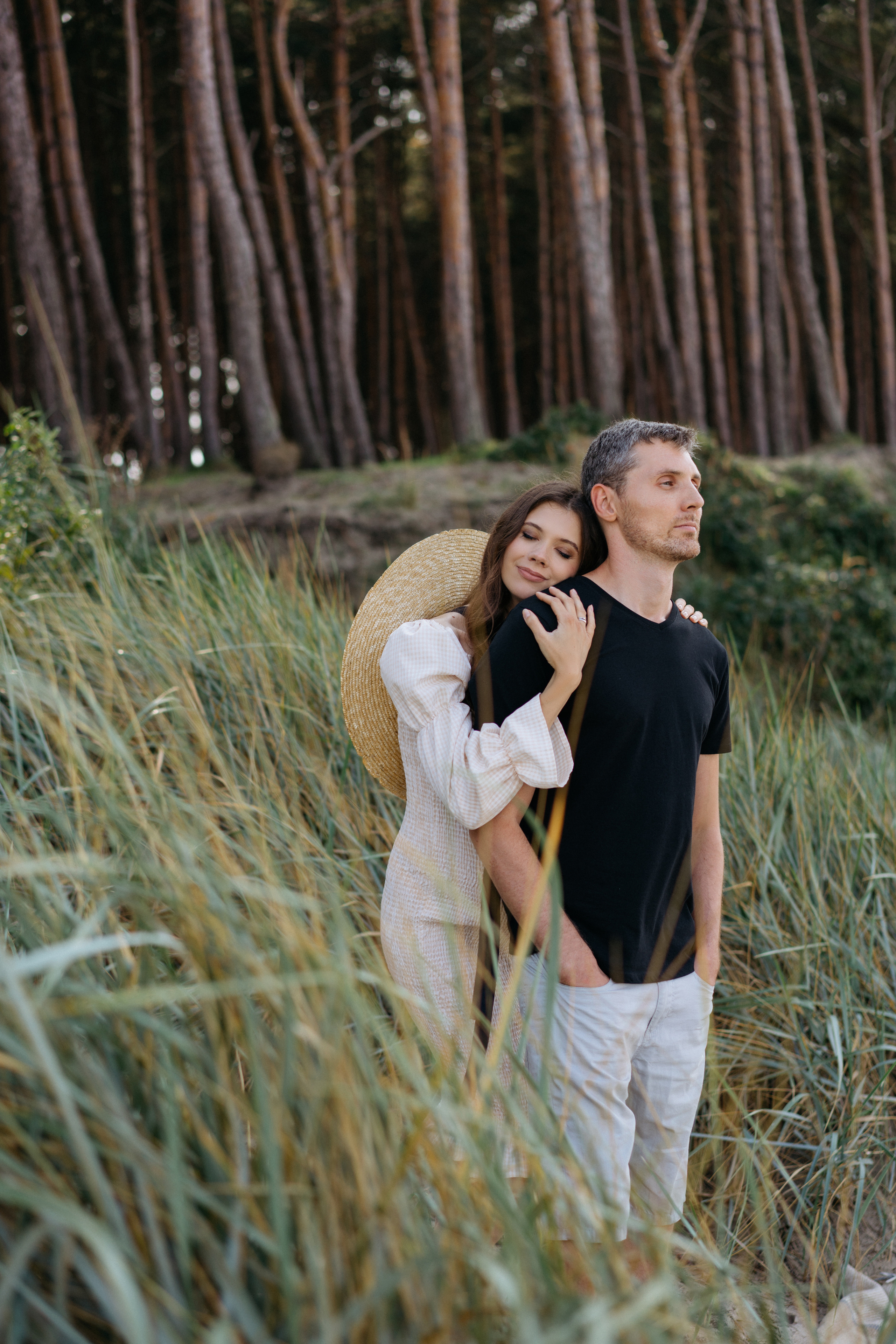Фотографии на берегу моря в сосновом бору в ожидании. Свадебный и семейный фотограф в Калининграде Анастасия Гриценко