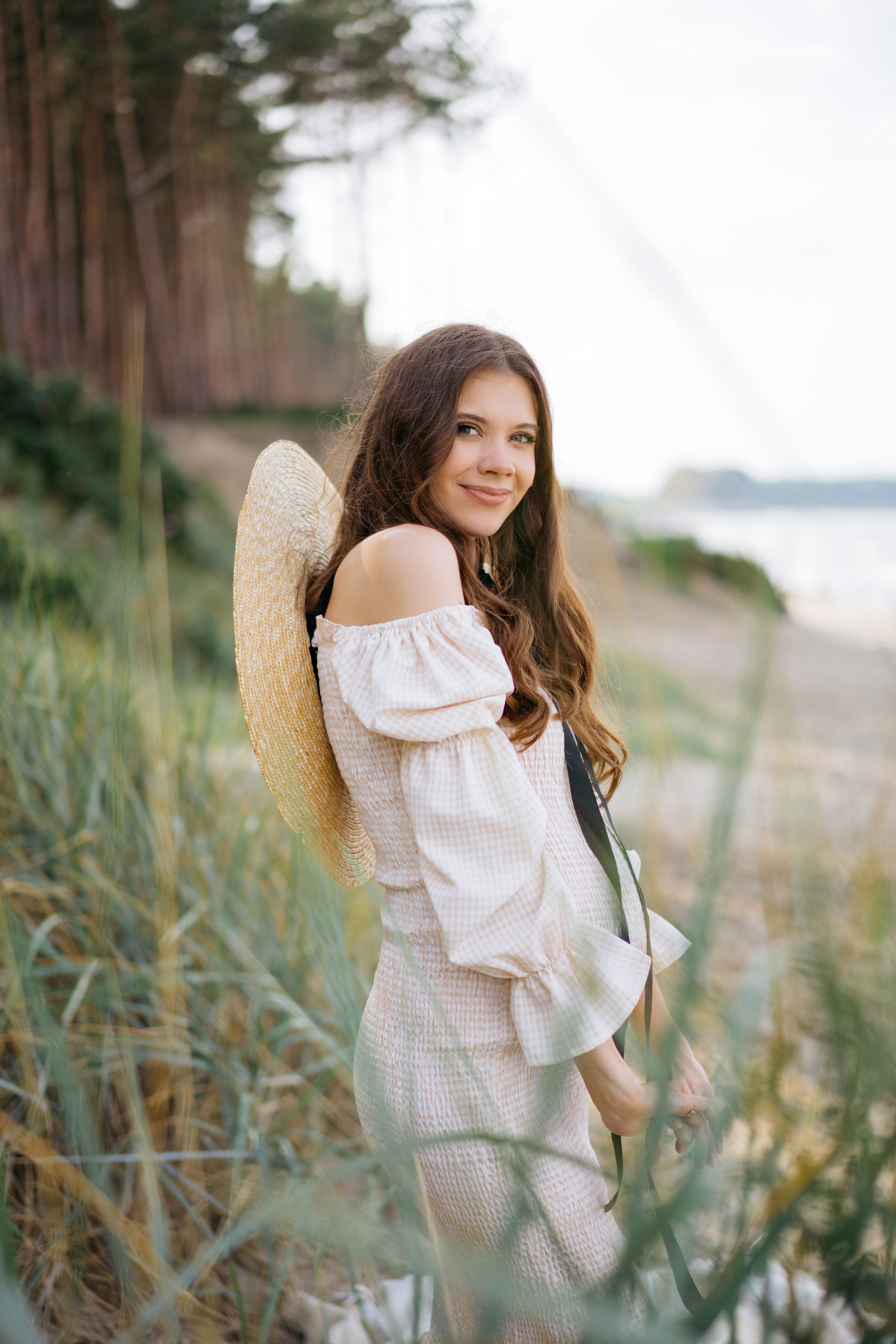 Фотографии на берегу моря в сосновом бору в ожидании. Свадебный и семейный фотограф в Калининграде Анастасия Гриценко