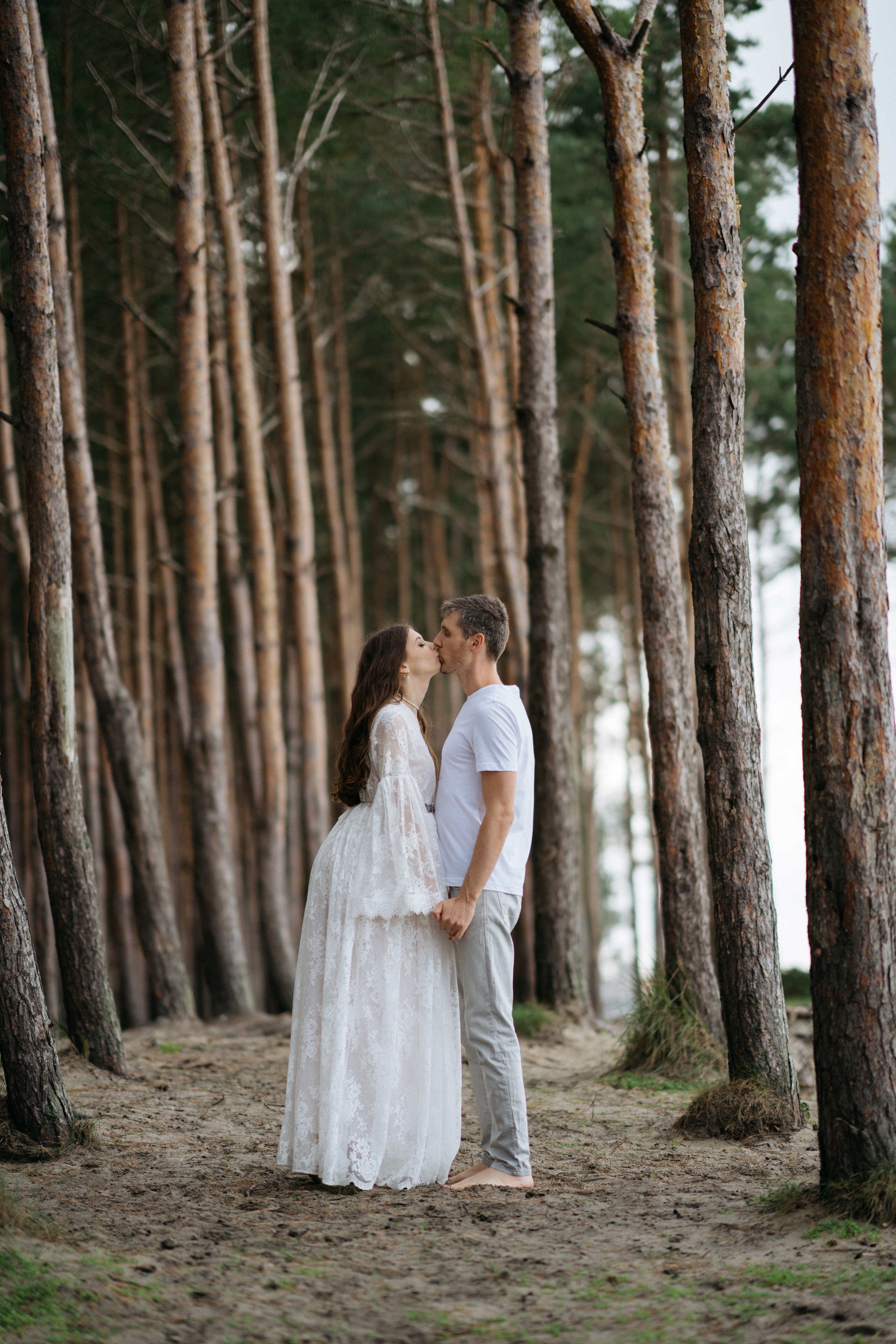 Фотографии на берегу моря в сосновом бору в ожидании. Свадебный и семейный фотограф в Калининграде Анастасия Гриценко