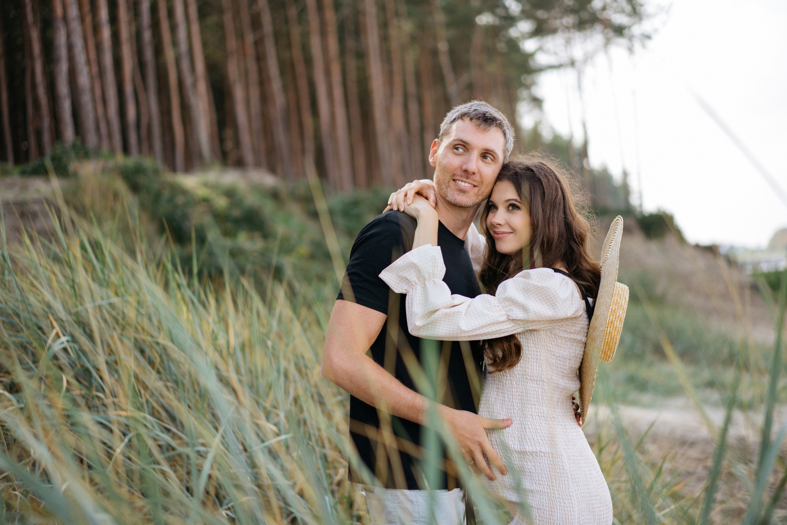 Фотографии на берегу моря в сосновом бору в ожидании. Свадебный и семейный фотограф в Калининграде Анастасия Гриценко