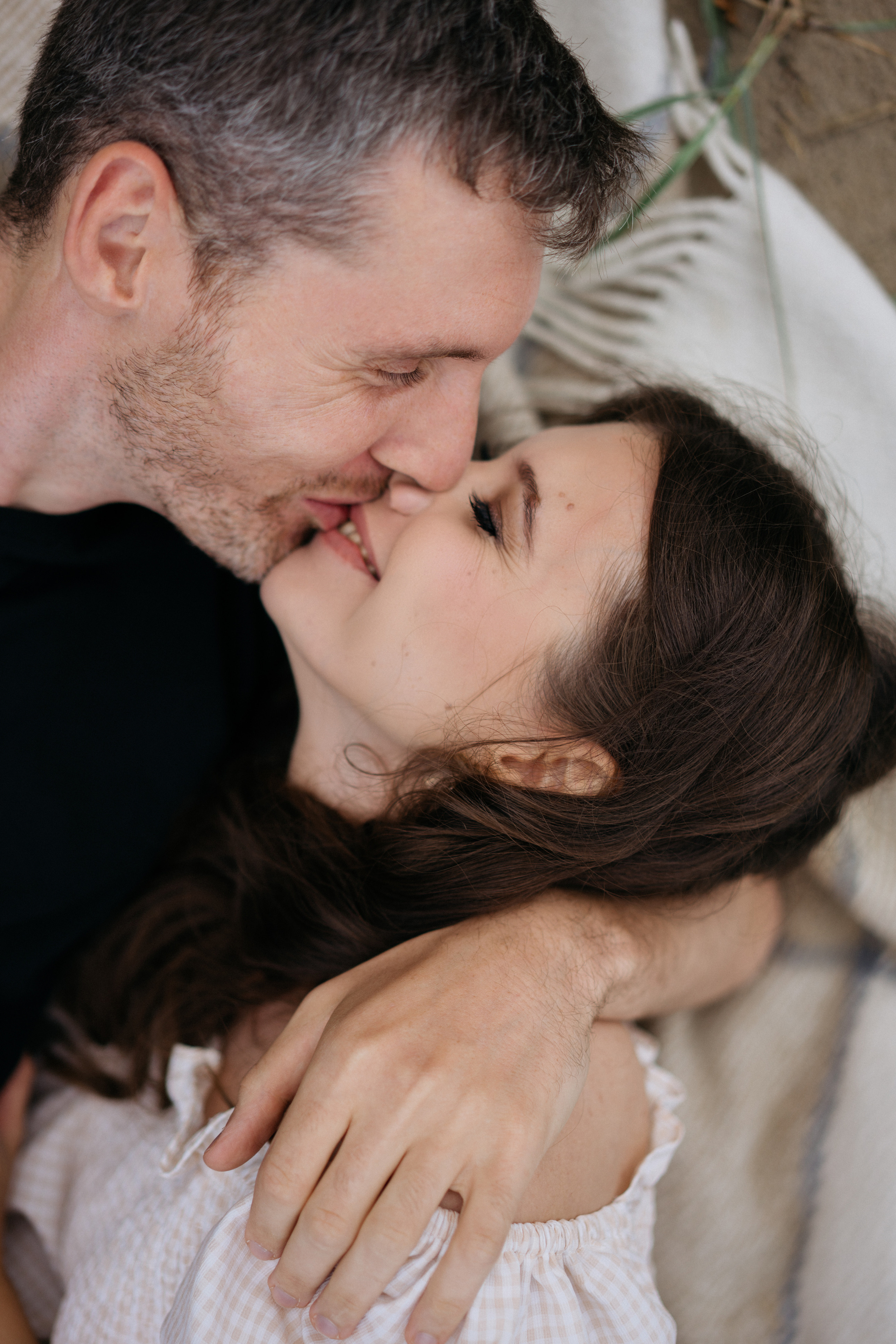 Фотографии на берегу моря в сосновом бору в ожидании. Свадебный и семейный фотограф в Калининграде Анастасия Гриценко