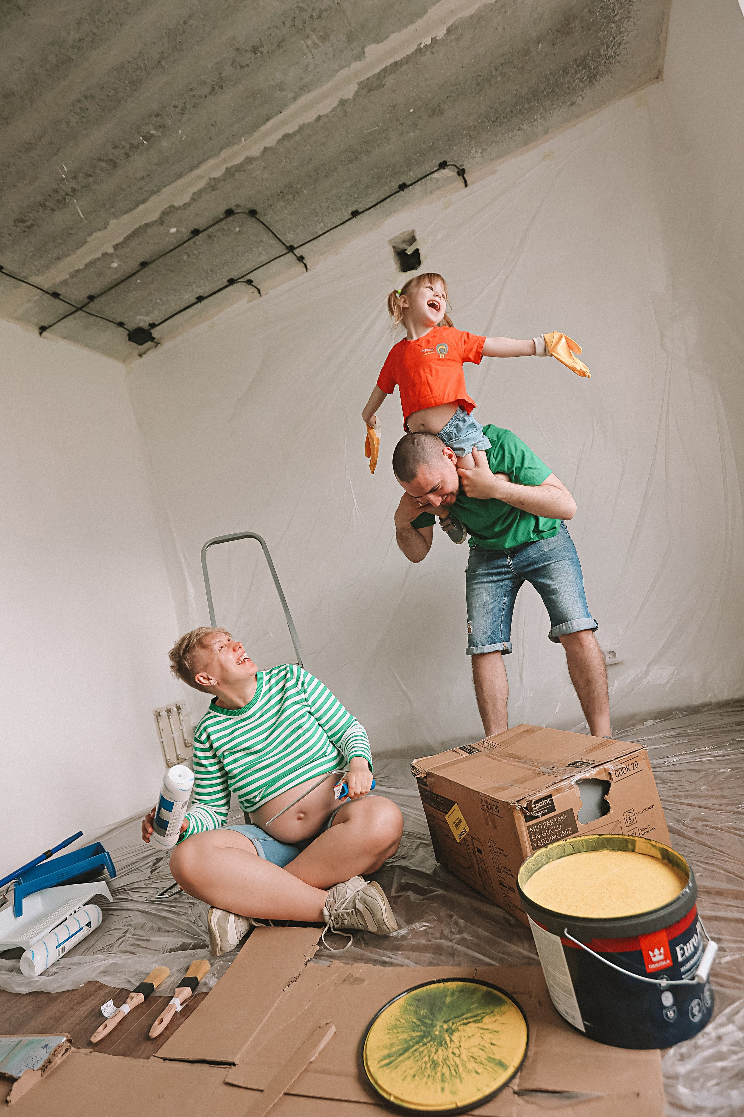 Ремонт. Семейный фотограф Тюмень, фотограф на роды Салмина Мария