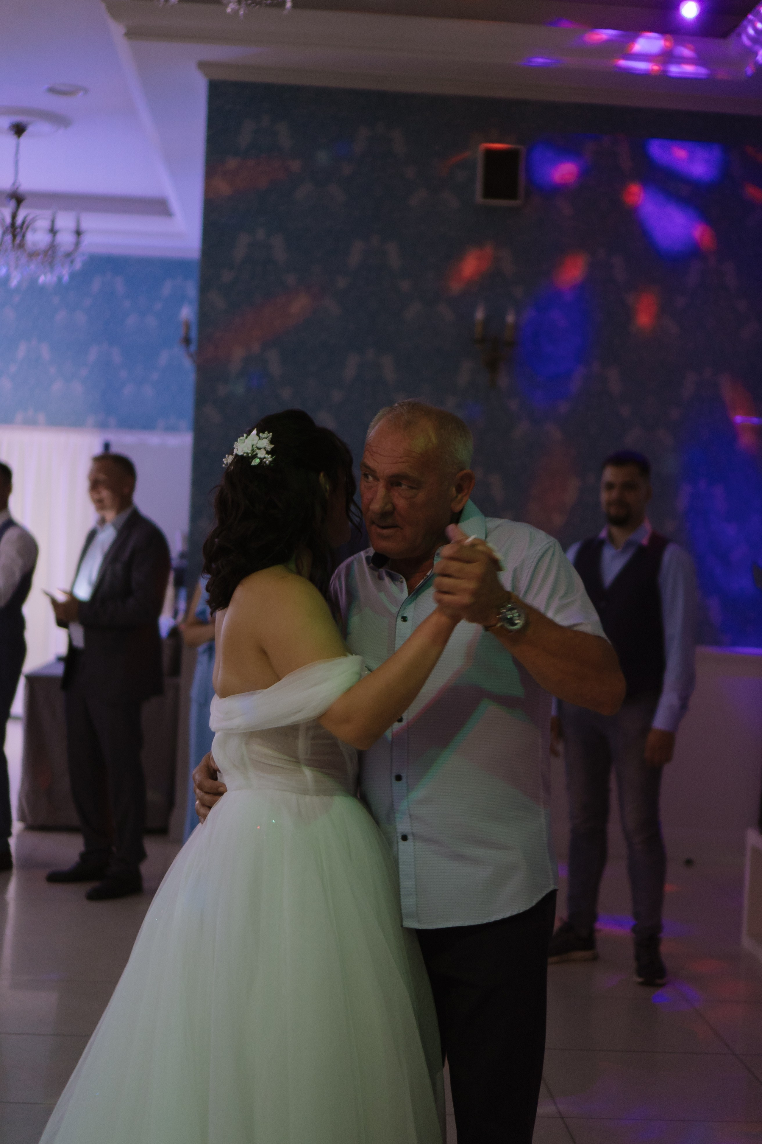 ТАНЕЦ ОТЦА И ДОЧЕРИ НА БАНКЕТЕ (СВАДЕБНАЯ ФОТОСЕСИИЯ БАНКЕТА). Профессиональный фотограф, Санкт-Петербург — Виктория Богомолова