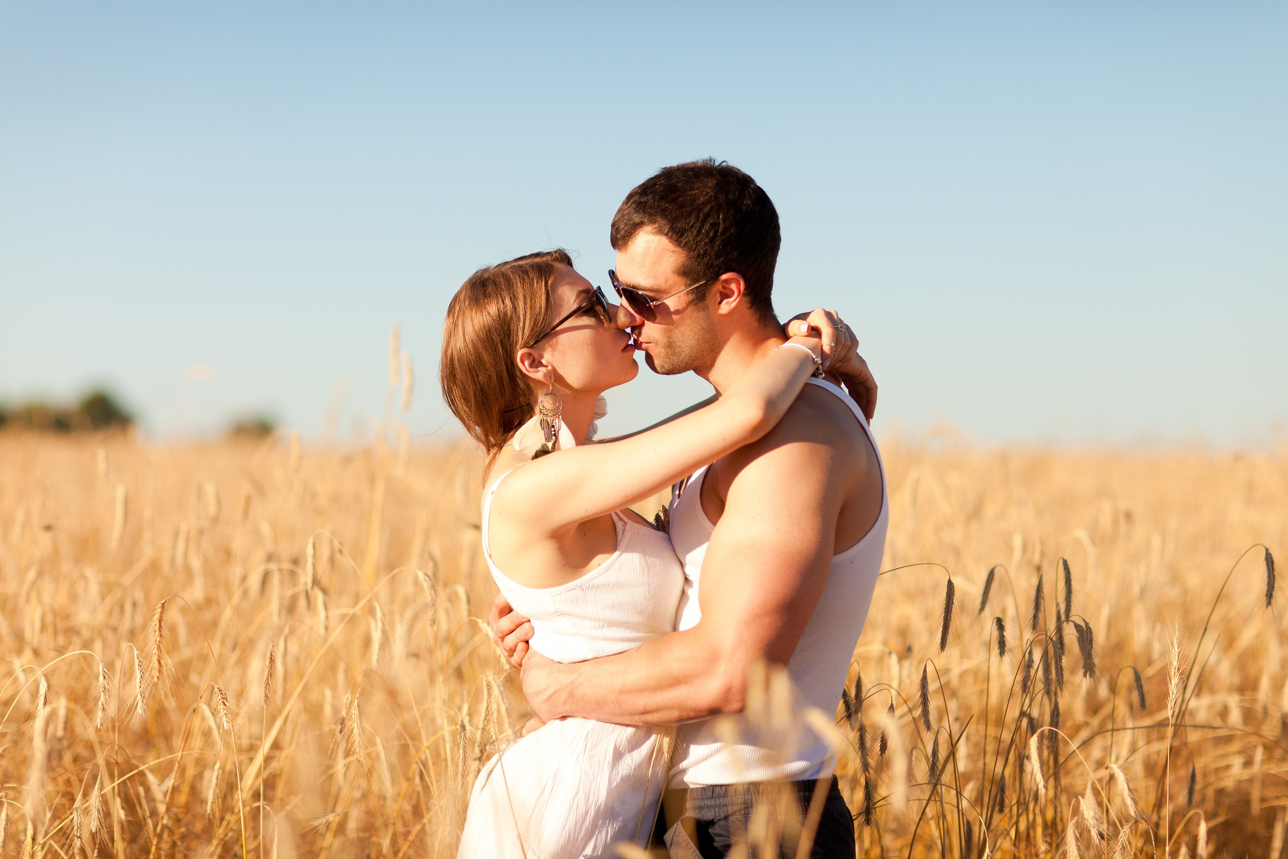 Алиса и Сергей, история в полях. Фотограф Денис Гавриленков в Москве