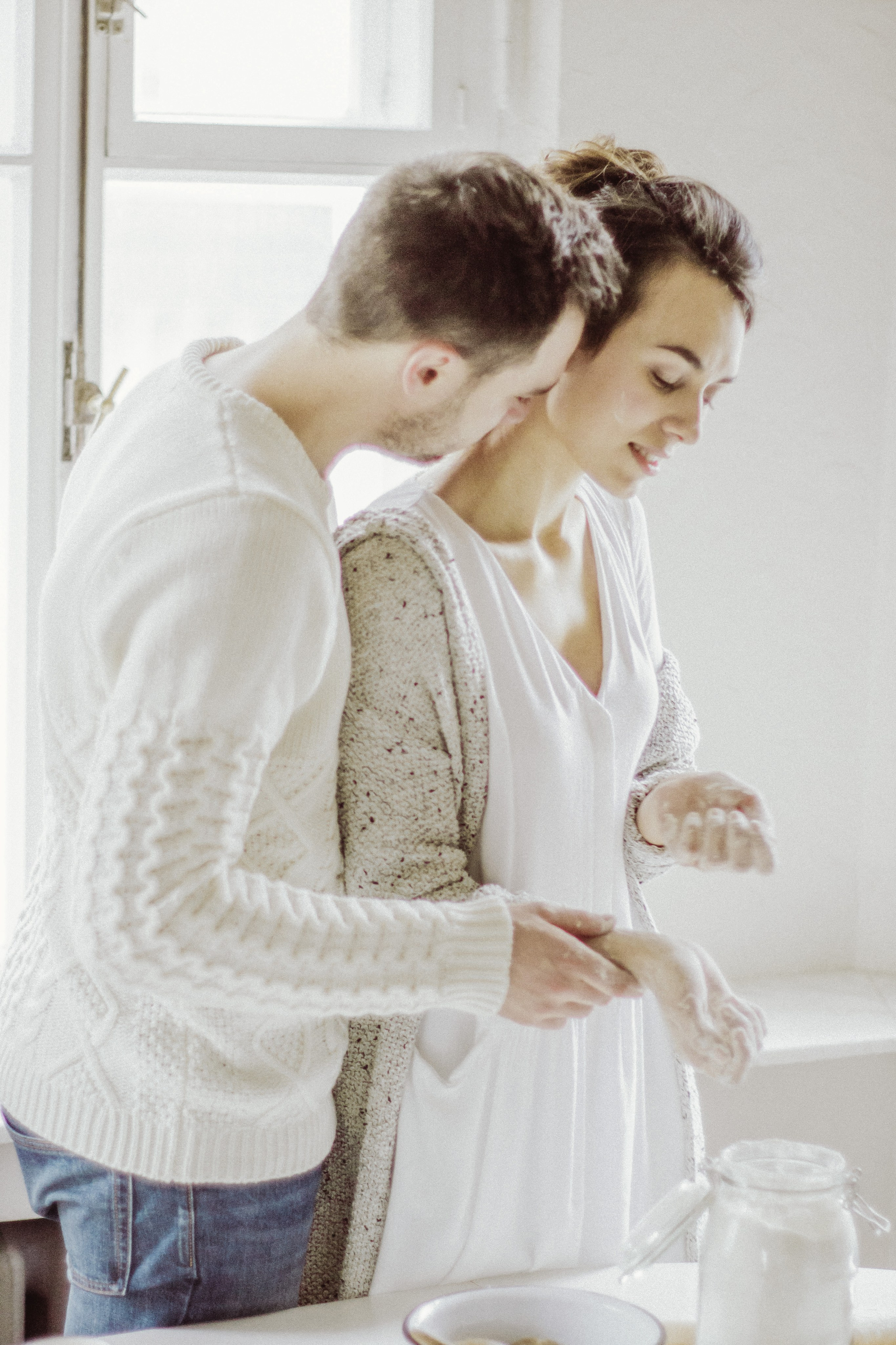 Уютная зимняя фотосессия для двоих дома