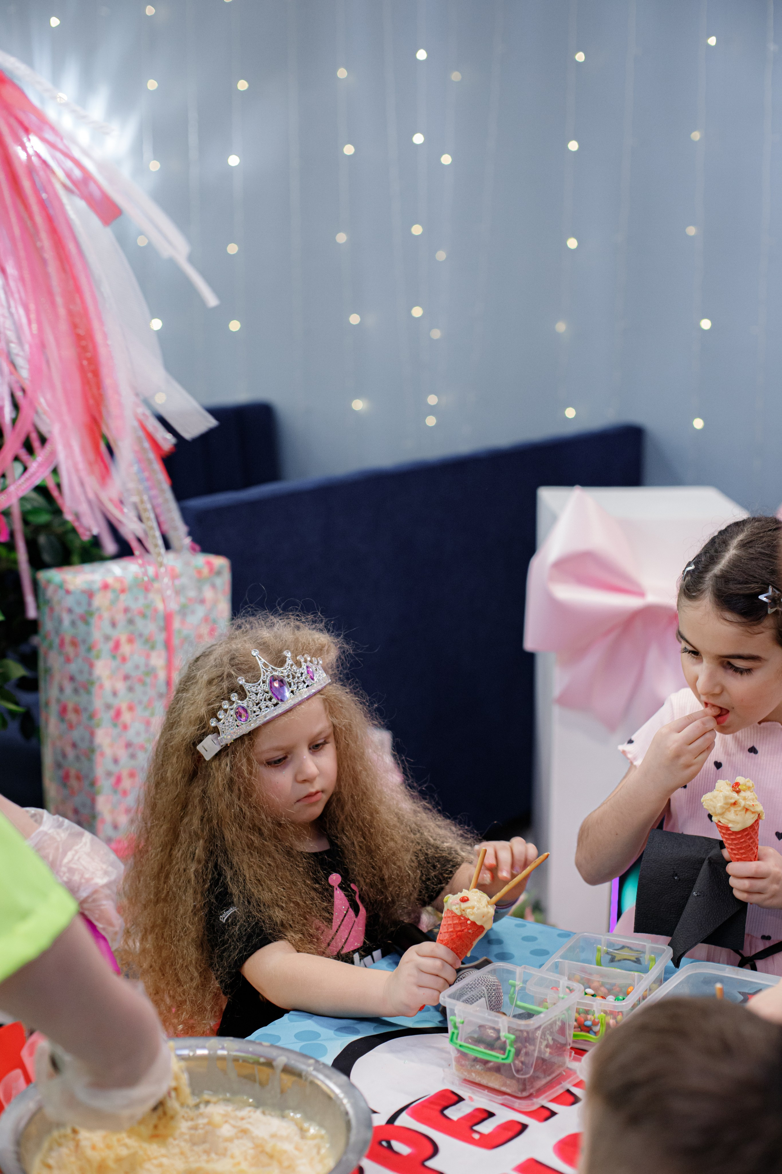 ASIA'S BIRTHDAY PARTY. Photokarish