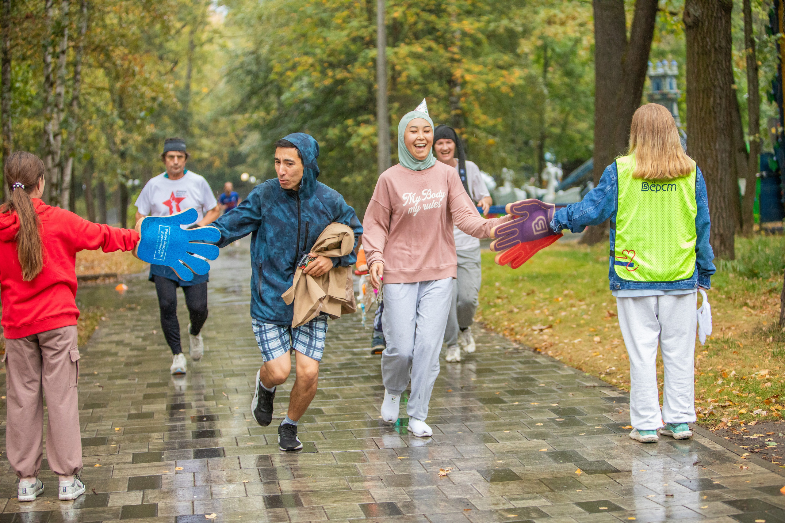 7 лет забегам 5 вёрст Химки 28.09.24. Фотограф Сергей Ловкий