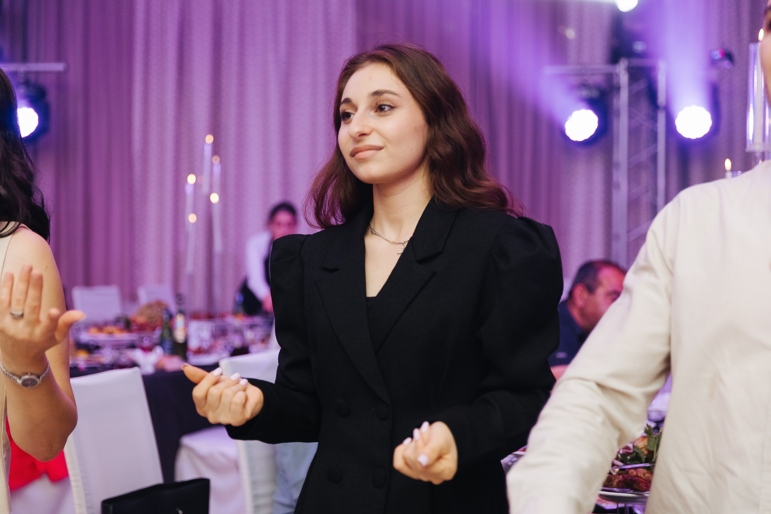 Ани и Назели. 35&5 День рождения, «Янтарь». Фотограф в Красноярске Надежда Воскресенская