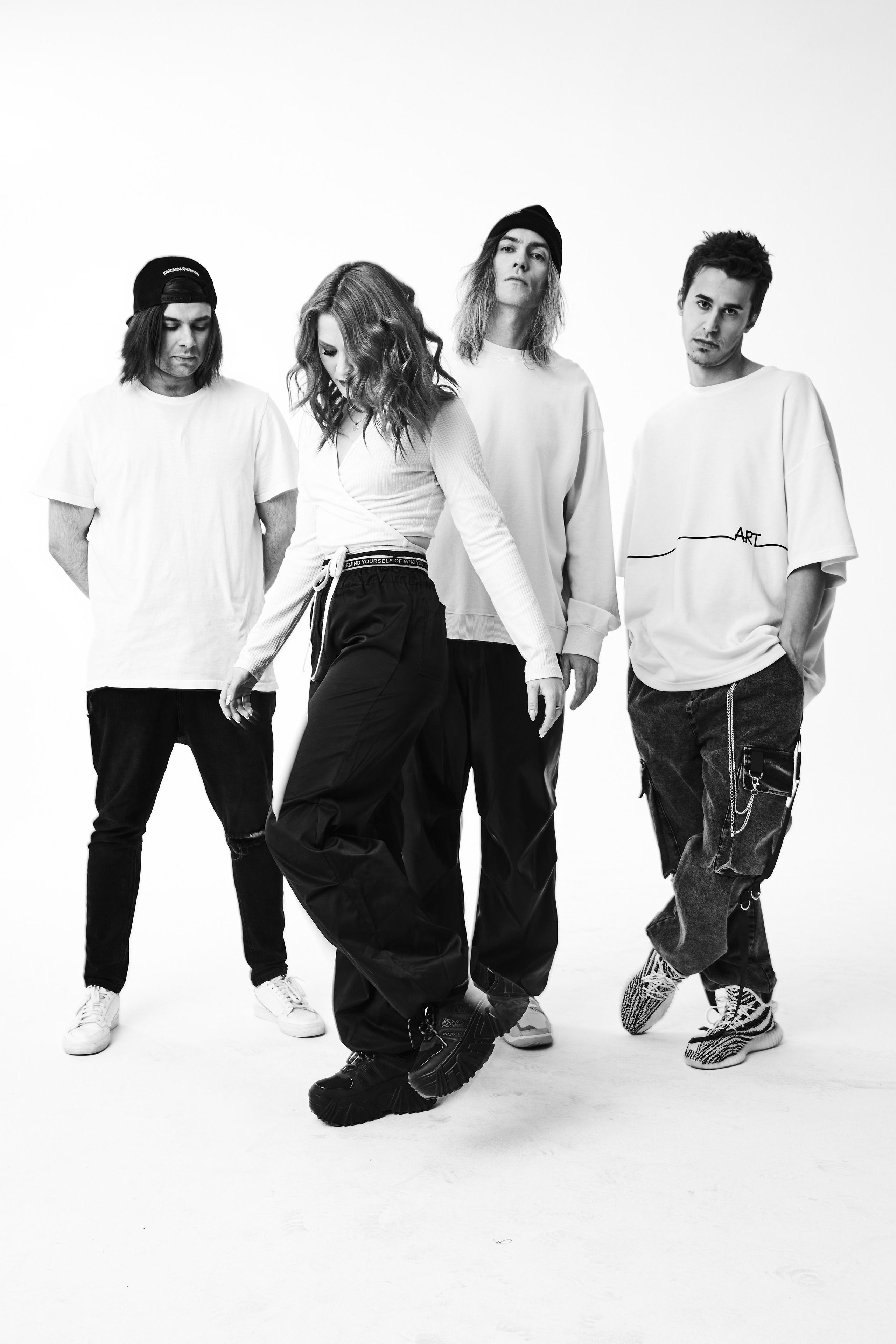 Группа ØMUTØM