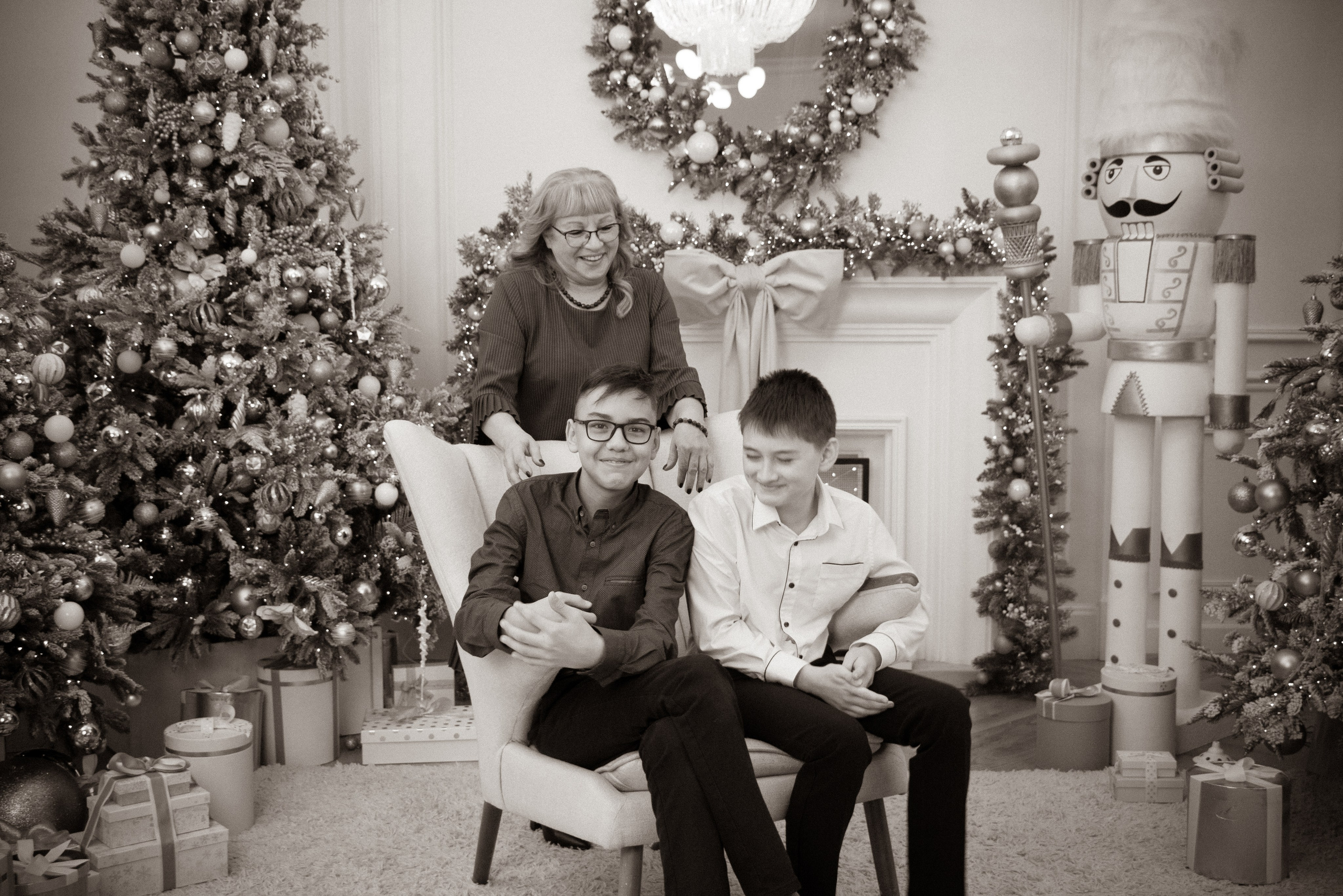 Тепло большой семьи — семейная фотосессия в студии, Екатеринбург. Фотограф в Екатеринбурге Пойгина Елена