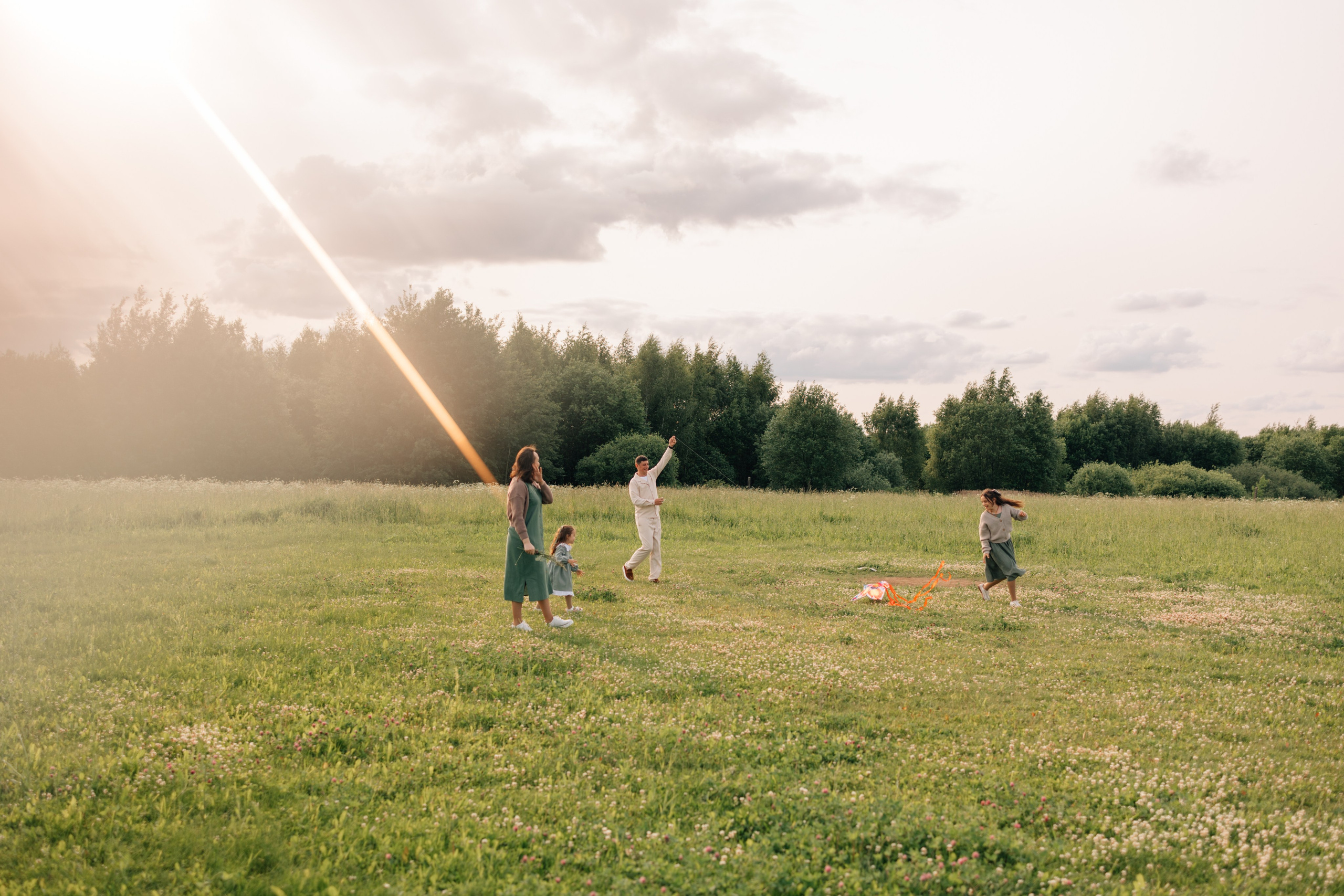 Анна, Марчелло, Настенька и Влада в поле. Фотограф Москва Светлана Кирюшина