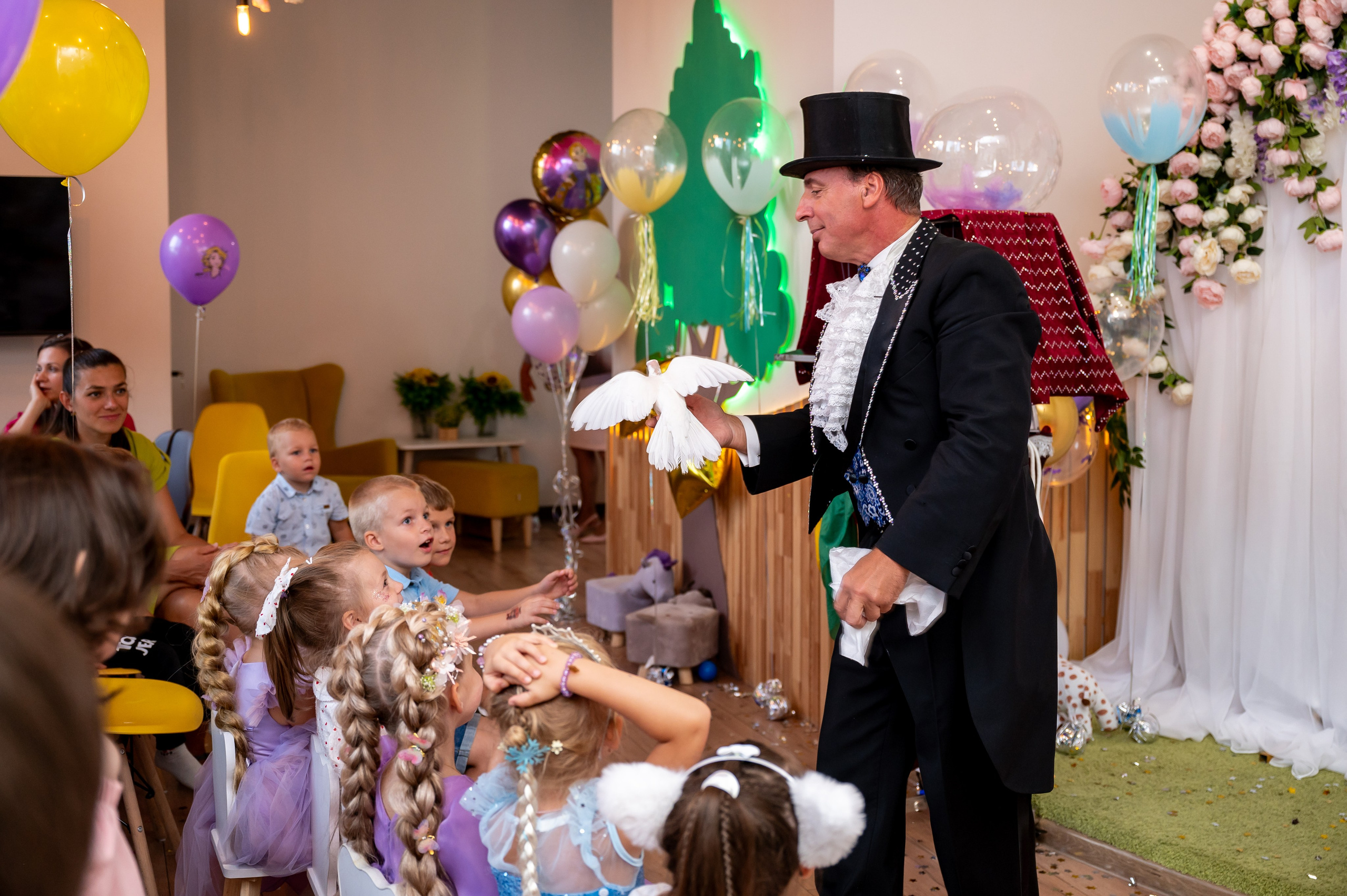 ДР в лофте с фокусником