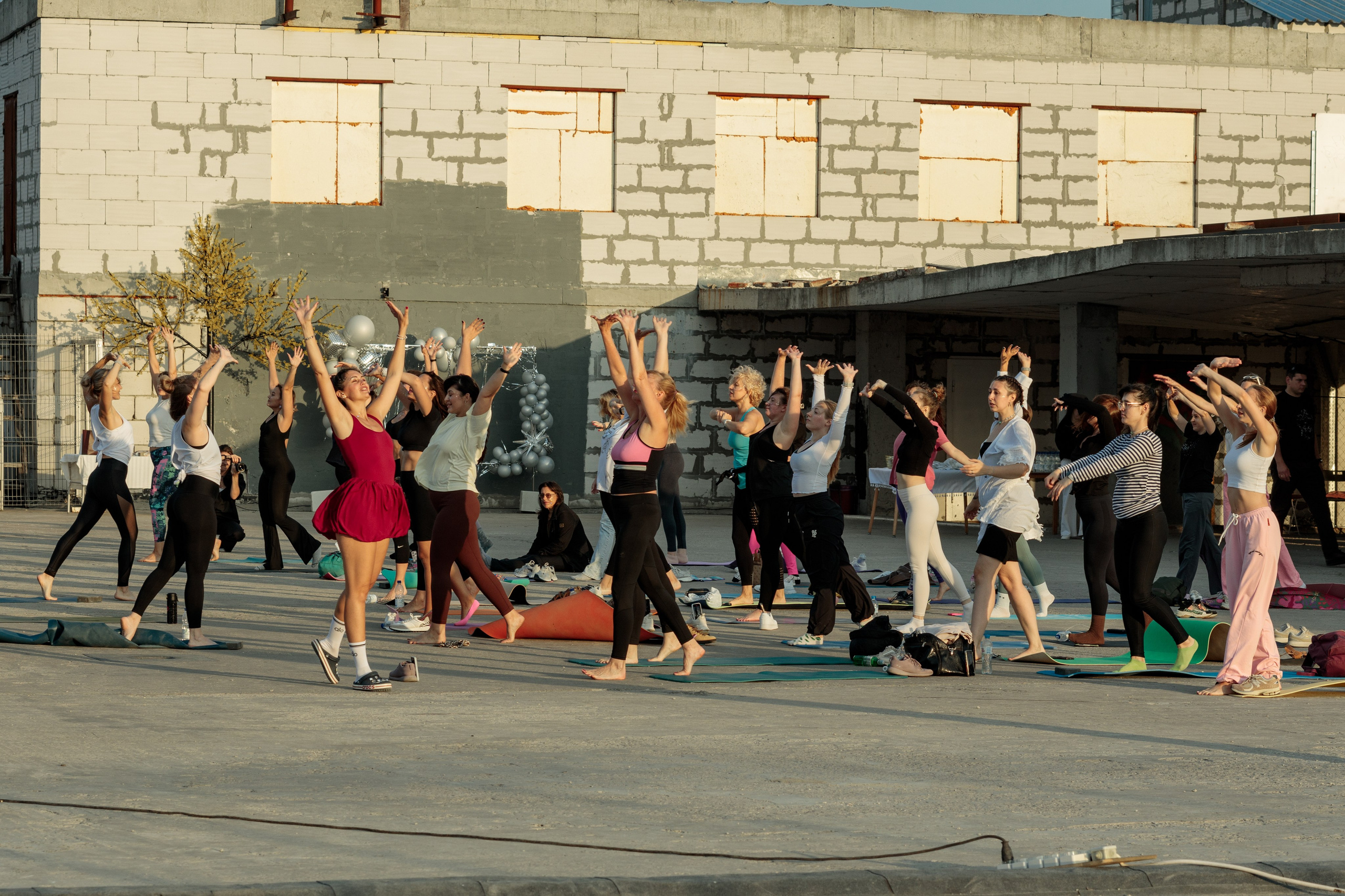 Йога на крыше манежа. Арт фотограф в Саратове, Александр Леонтьев