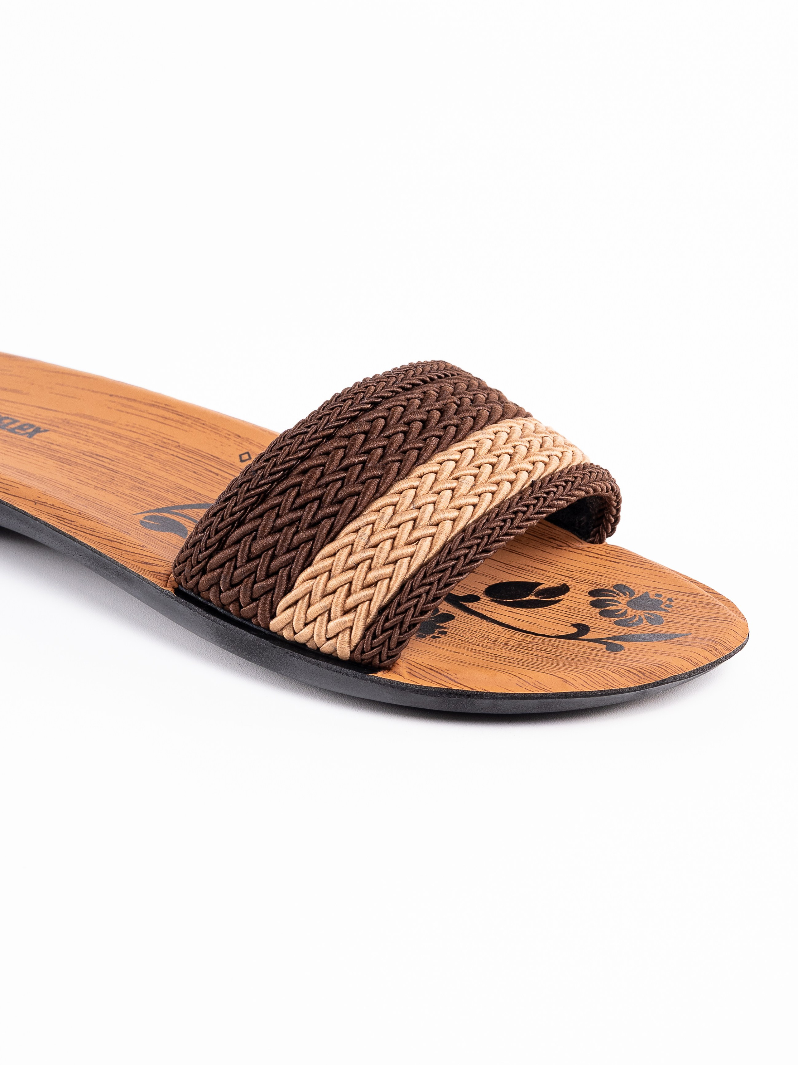 Тапочки дерево серия 2. Предметный фотограф, фото для маркетплейсов Пятигорск, КМВ