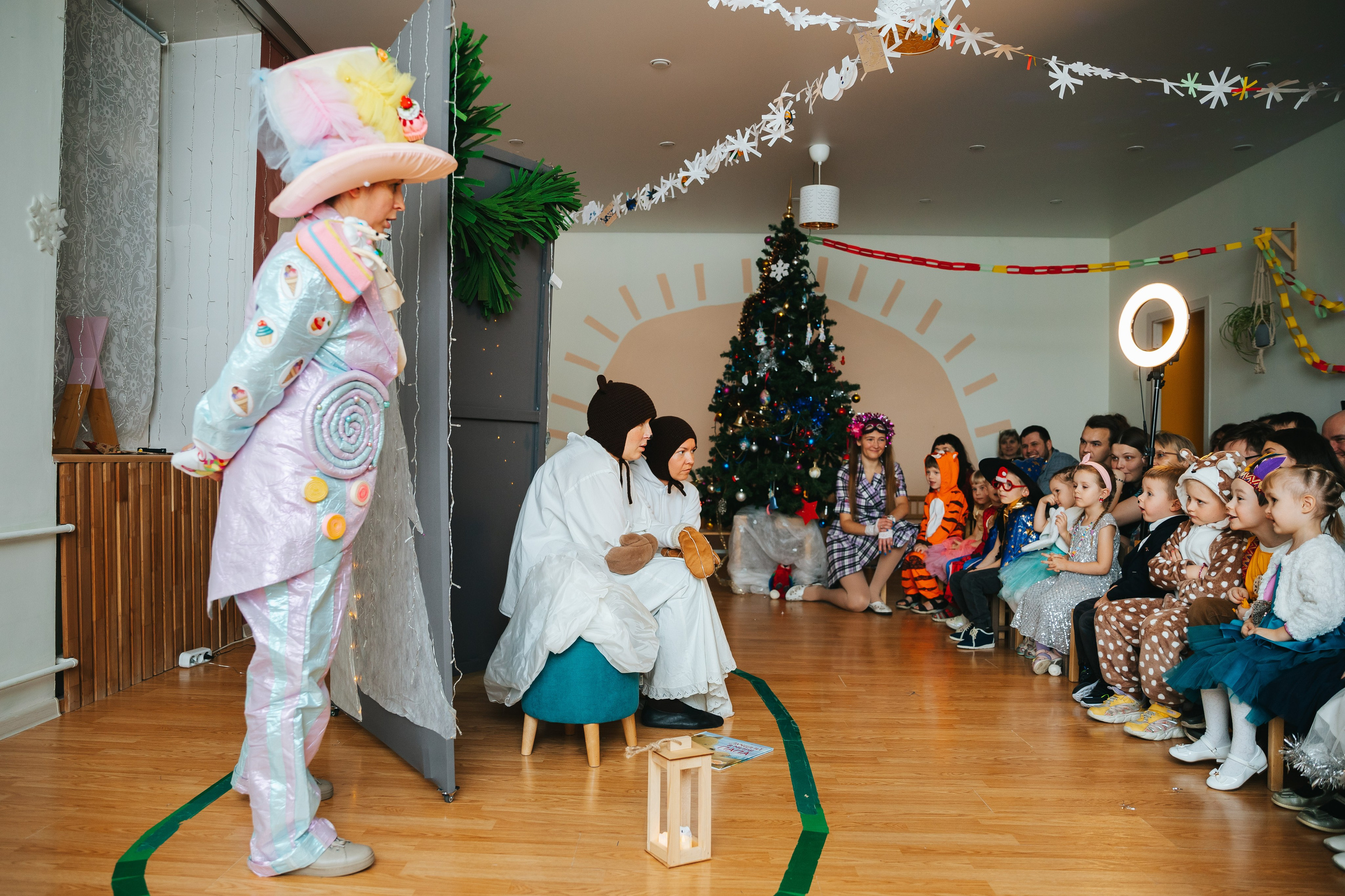 Новогодний утренник в Монтессори-садике. Семейный lifestyle фотограф в Санкт-Петербурге Людмила Пахомова