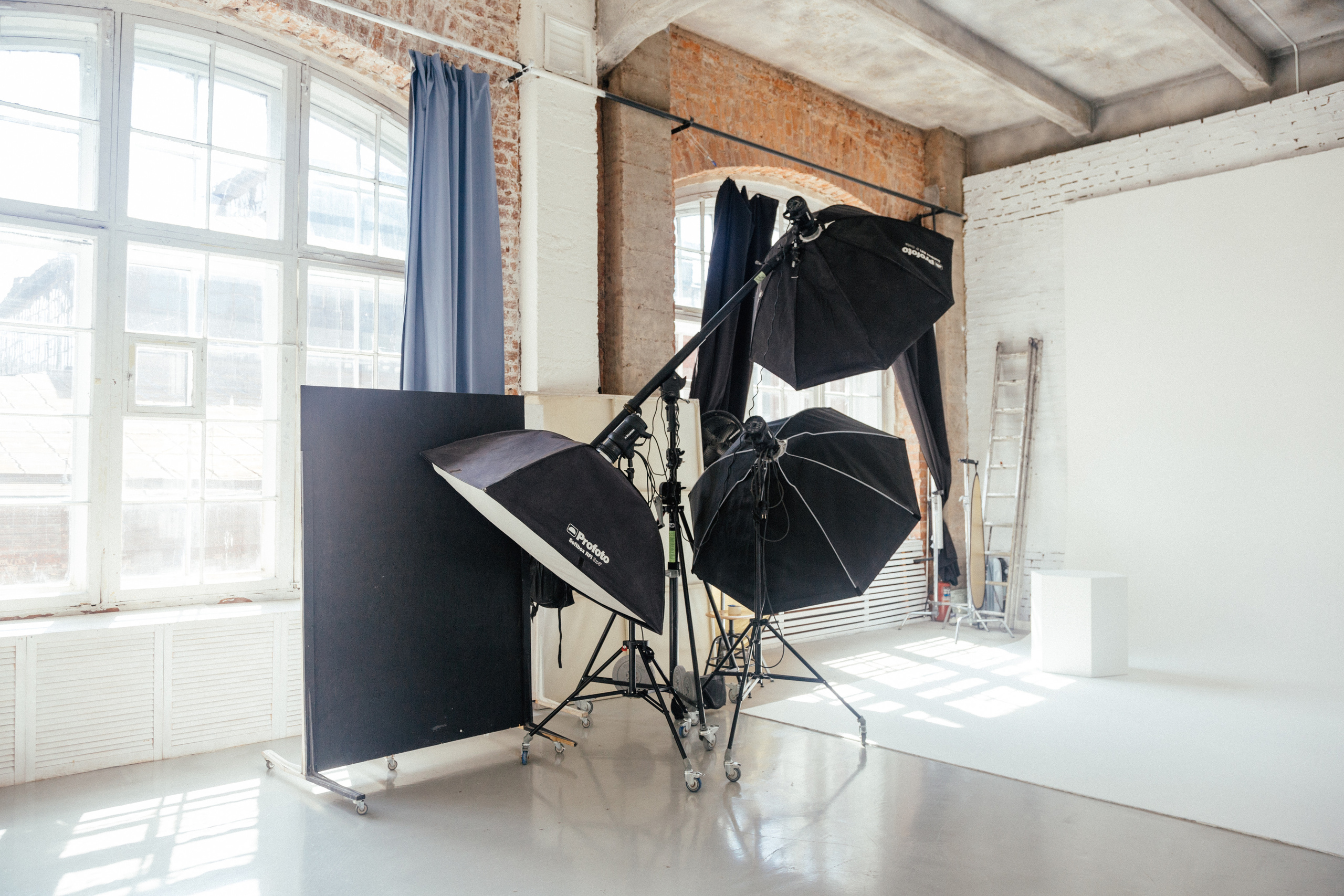 Зал для фотосессий ROYAL. Фотостудия FABRIKA СПб