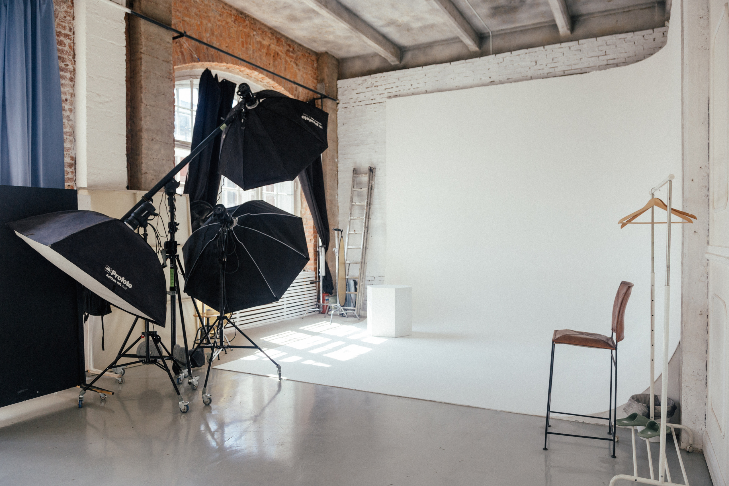 Зал для фотосессий ROYAL. Фотостудия FABRIKA СПб