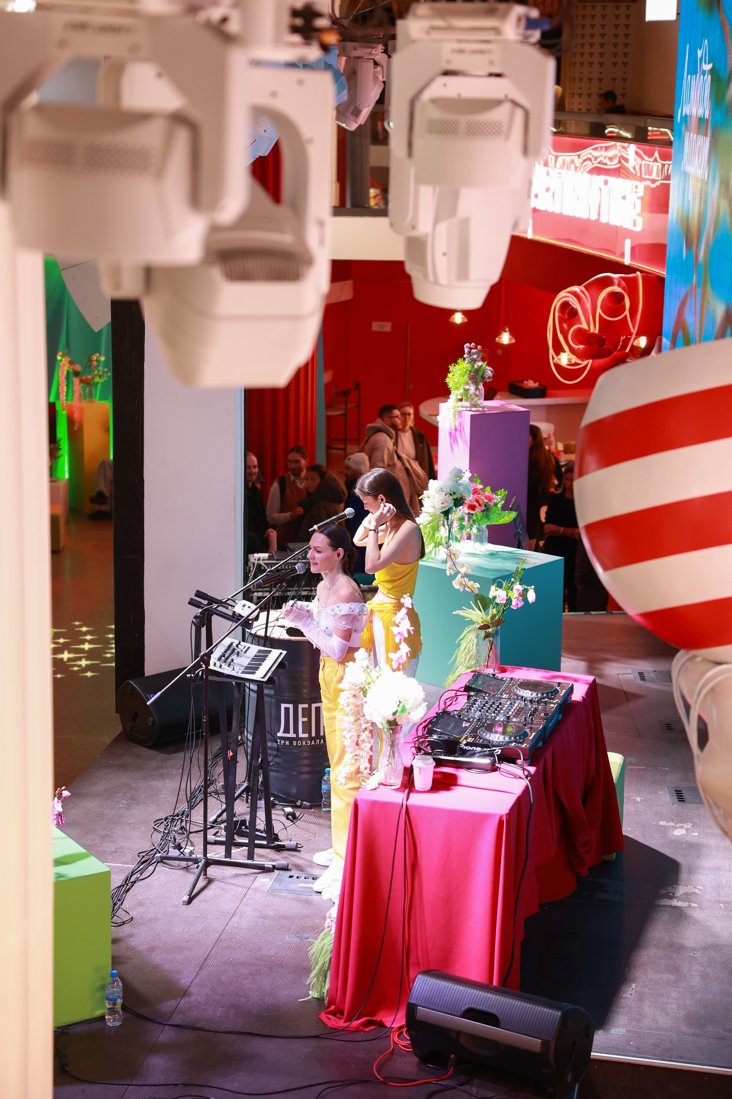 2–3 марта 2024 в пространстве «Три вокзала. Депо» / День 2 / фото Саша Жукова. Фотоотчеты «Ламбада-маркета»