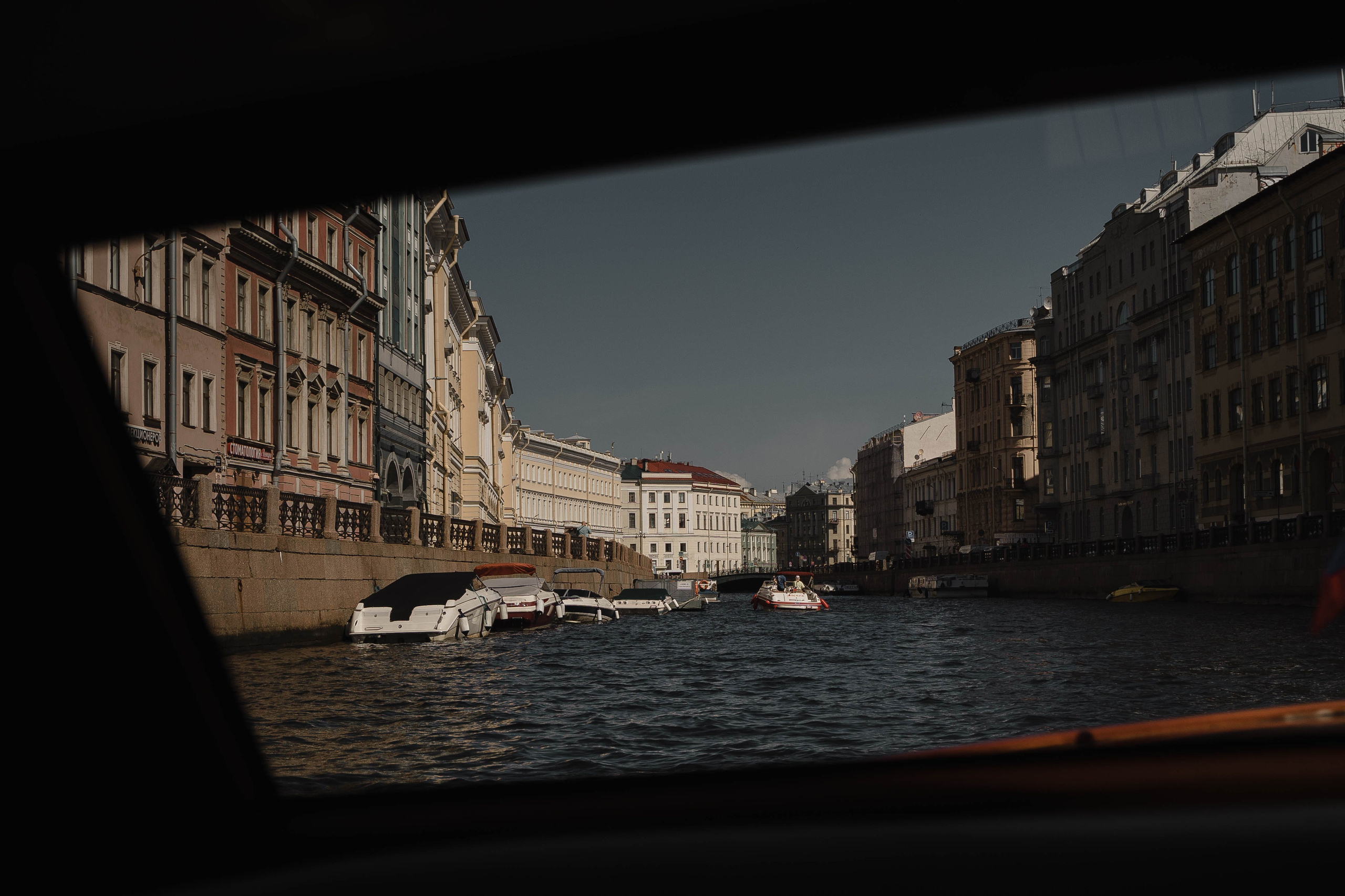 Прогулка на катере. Свадебный фотограф Казань Анастасия Доле