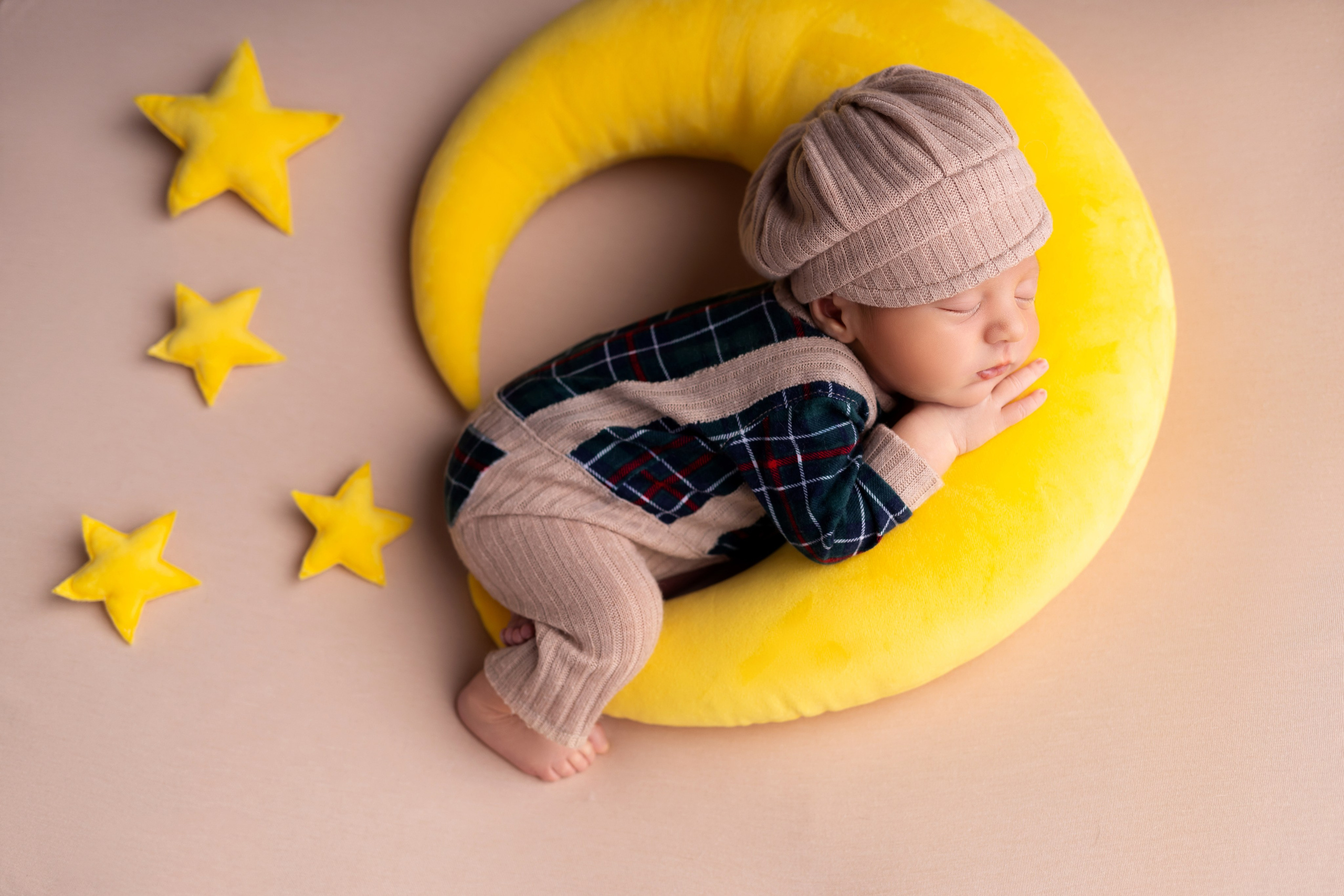 Классическая фотосессия малыша. Фотограф новорожденных малышей в Омске и Омской области Эльвира Камаева