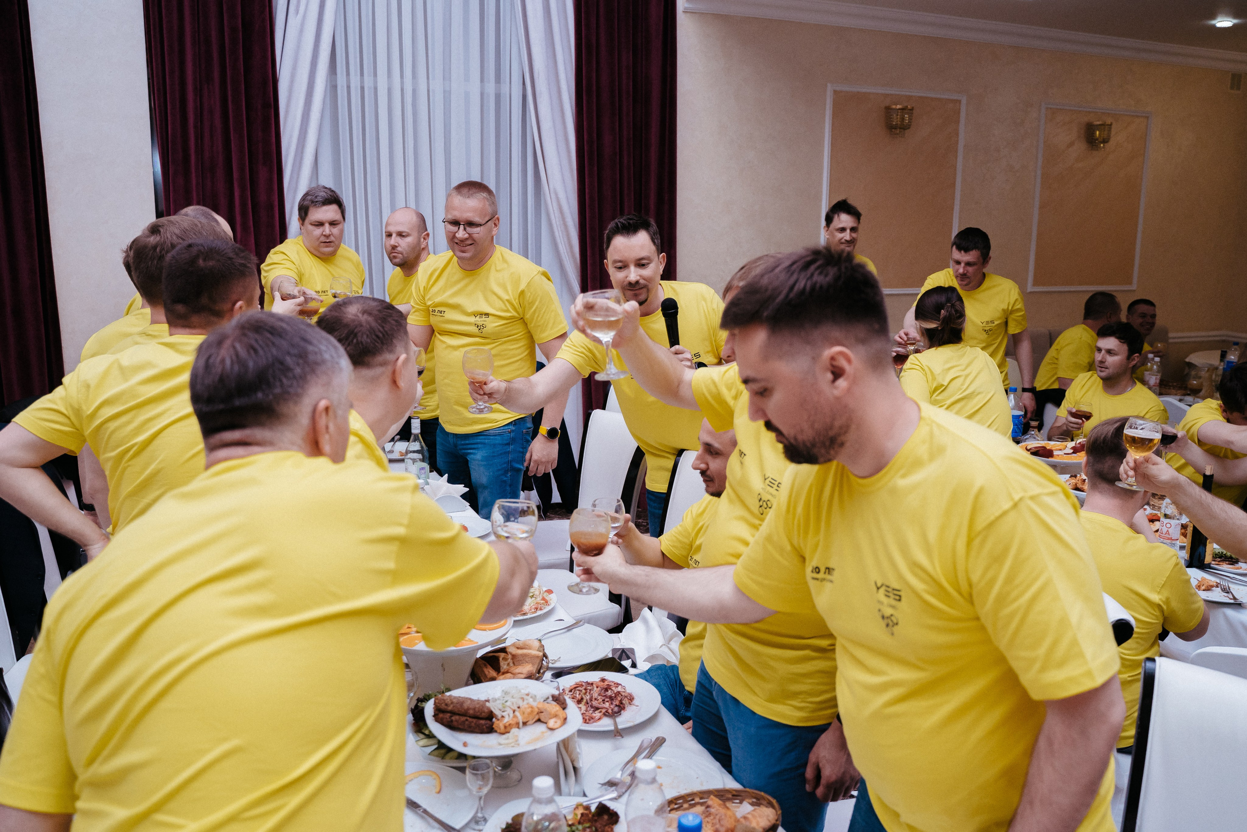 Yes Holding. Свадебный фотограф в Симферополе