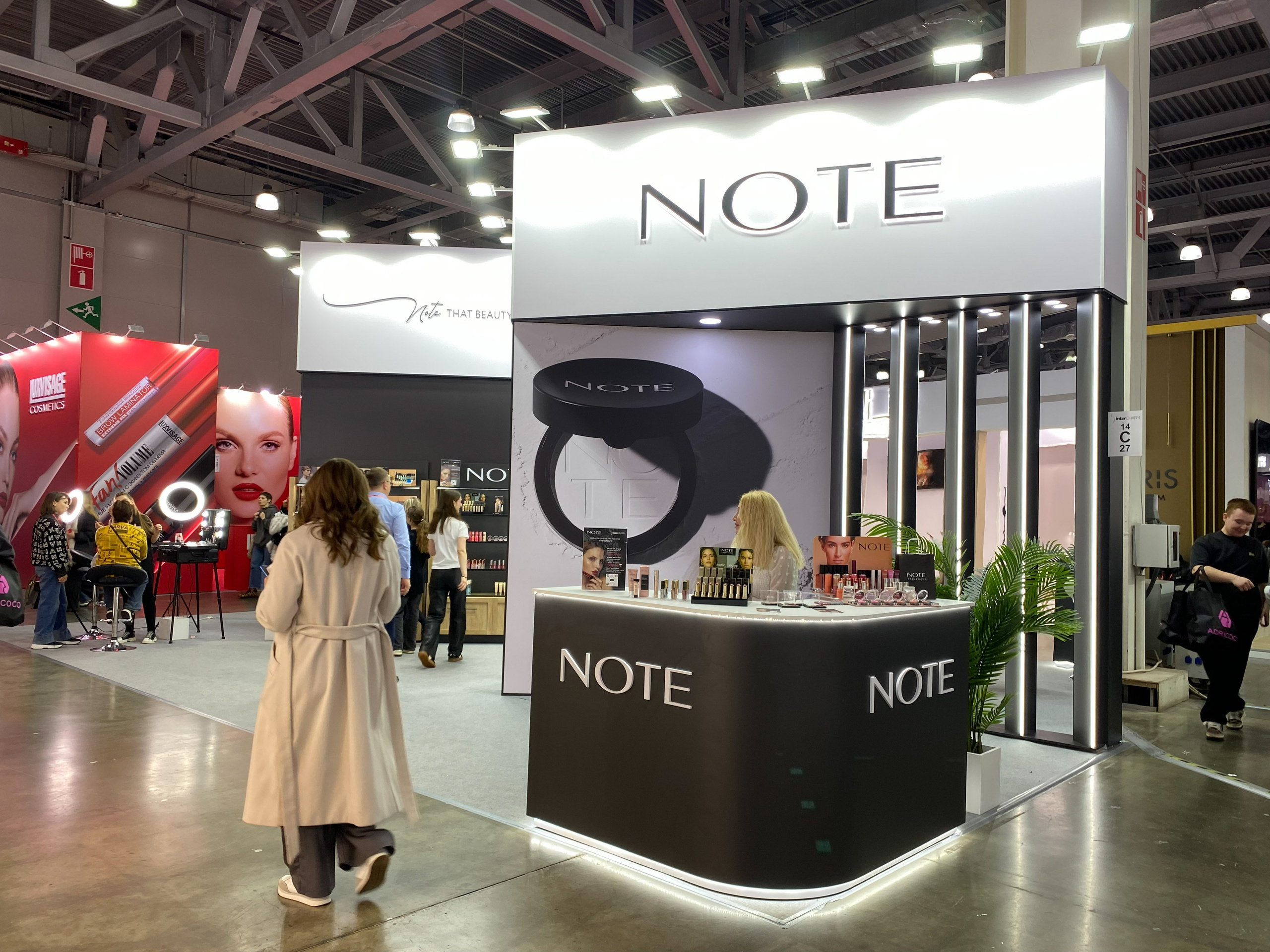 Дизайн и реализация выставочного стенда NOTE. InterCharm 2025. Выставочные стенды. Студия интерьера