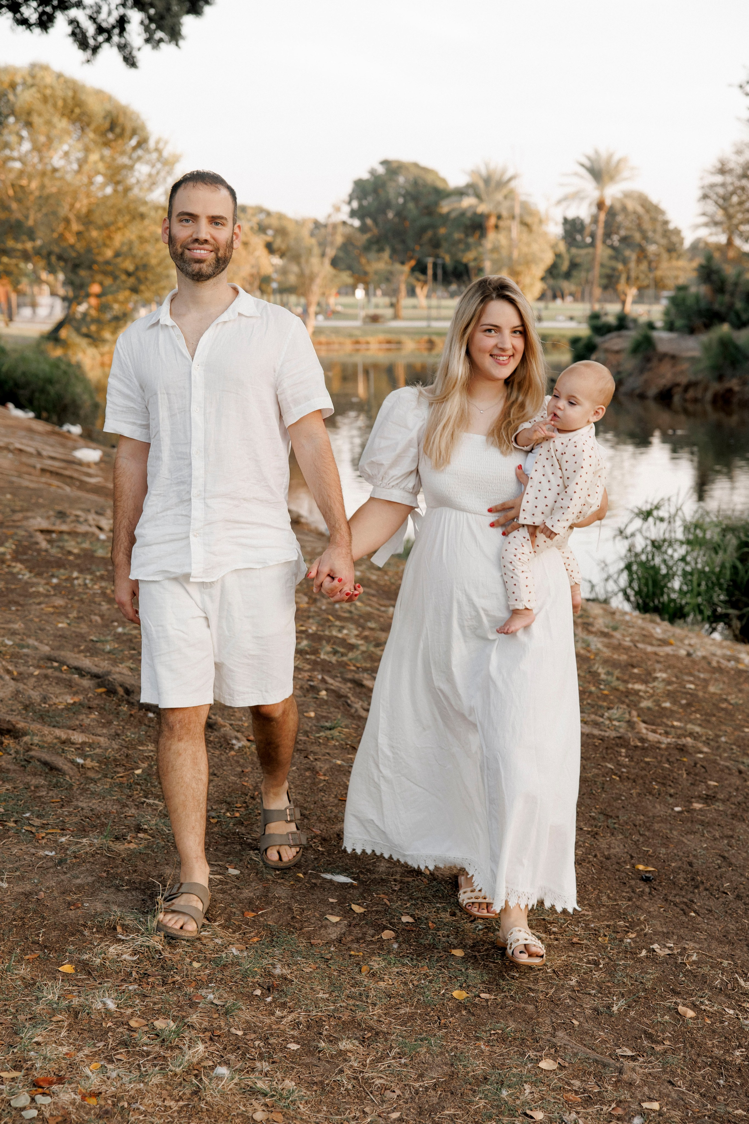 First year photoshoot inside the park (sunset). Wedding and family photographer
