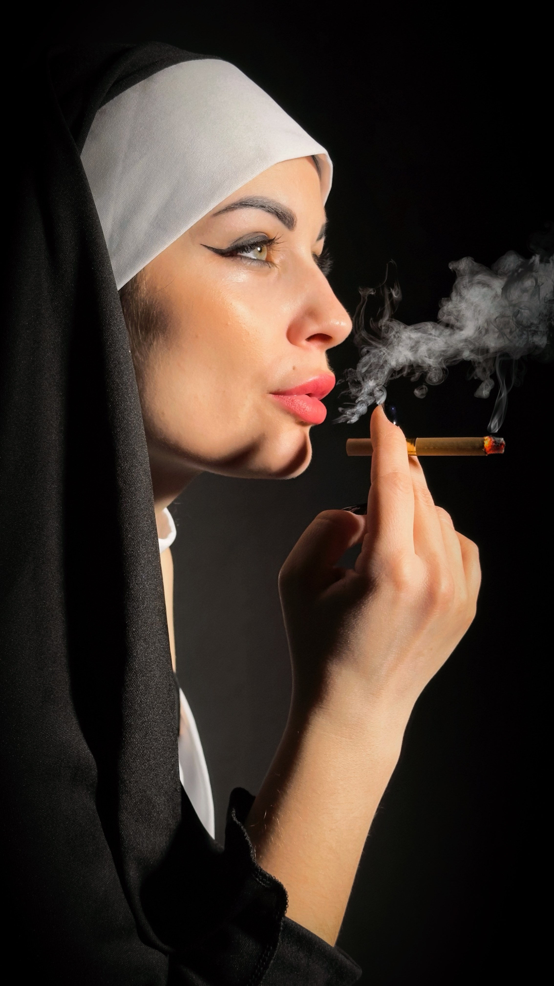 Серия «Монахиня». Мобильный фотограф Дмитрий Шпуров | KIREVAS