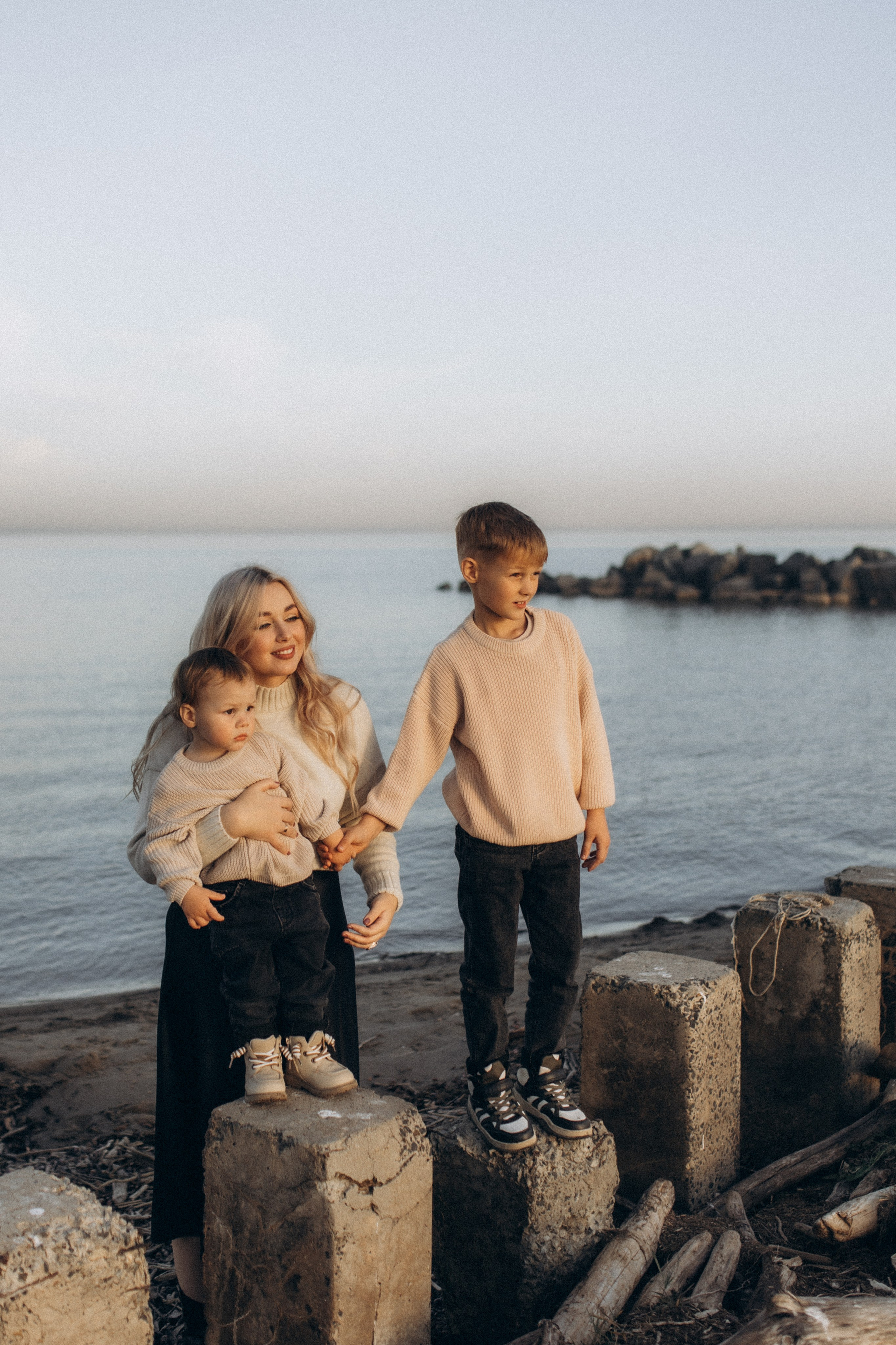 Альбина с сыновьями, сентябрь. Семейный фотограф lifestyle в Новосибирске Елена Шпилевая