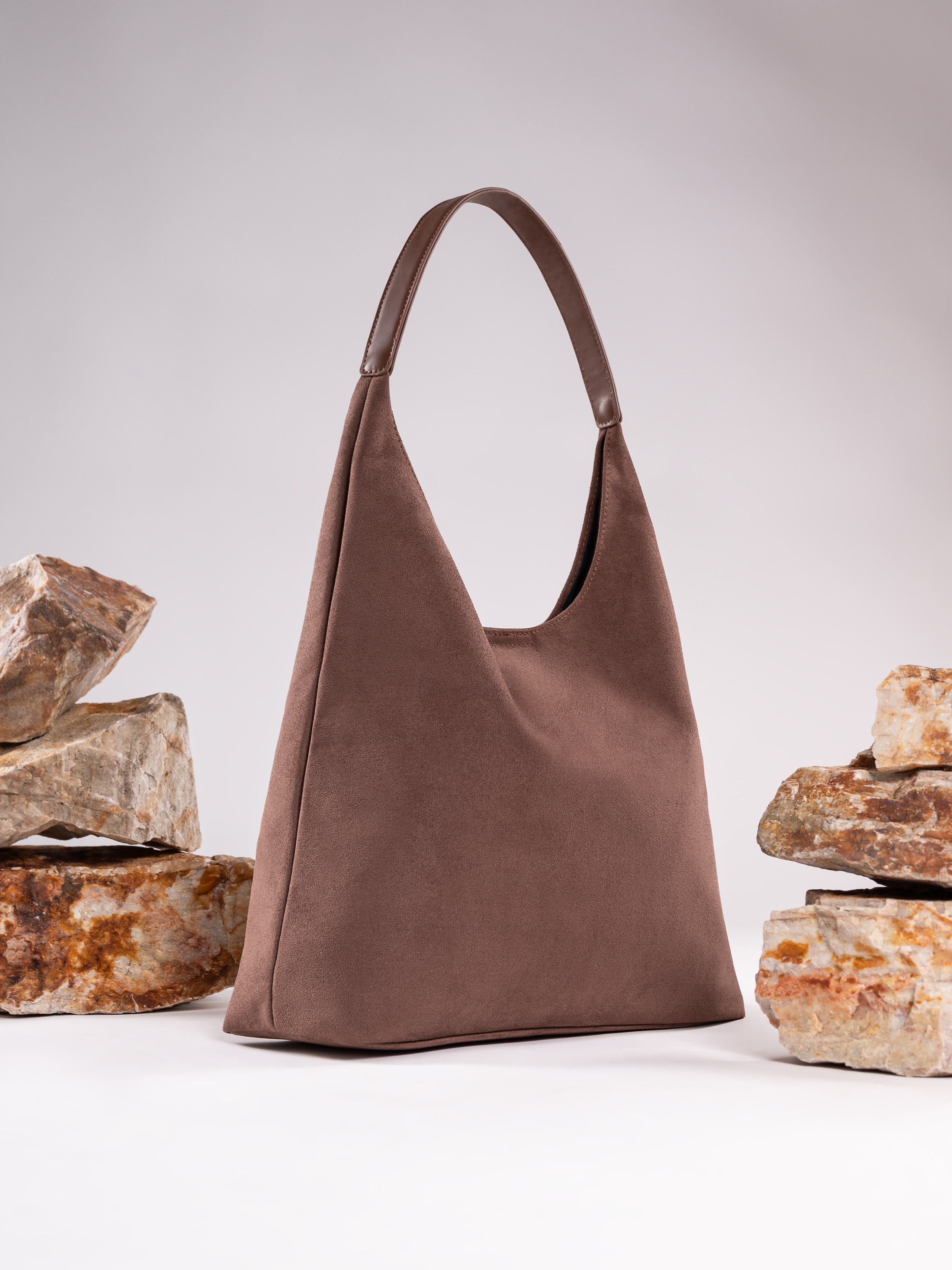 Q Шопперы замшевые предметка серия 3. Предметный фотограф, фото для маркетплейсов Пятигорск, КМВ