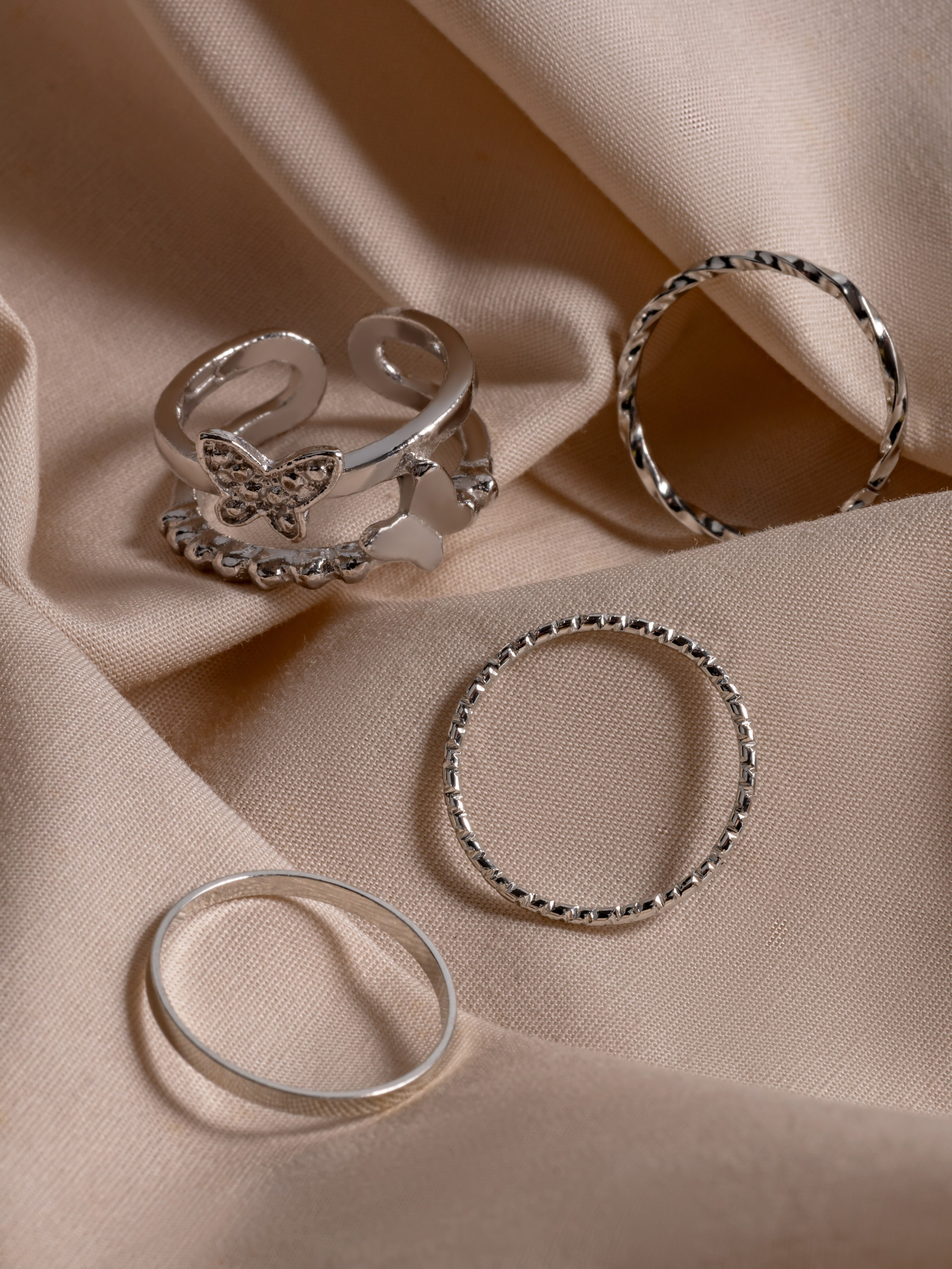 Кольца. Предметная фотосъемка в г. Москва PREDMETKASTUDIO