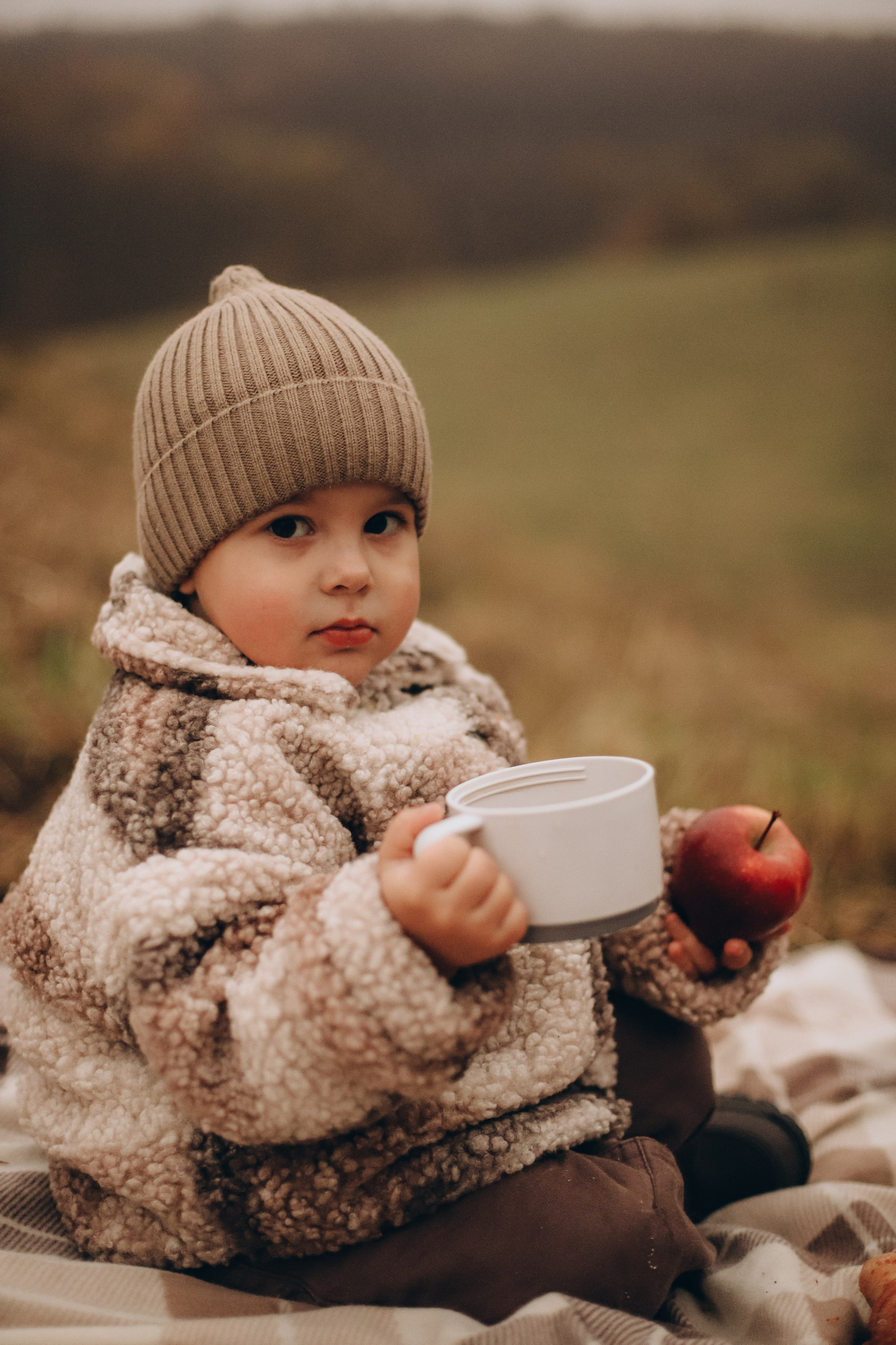 Осенняя прогулка по холмам: Саша, Алёна и Прохор. Свадебный, семейный и детский фотограф в Люберцах Зайцева Анастасия