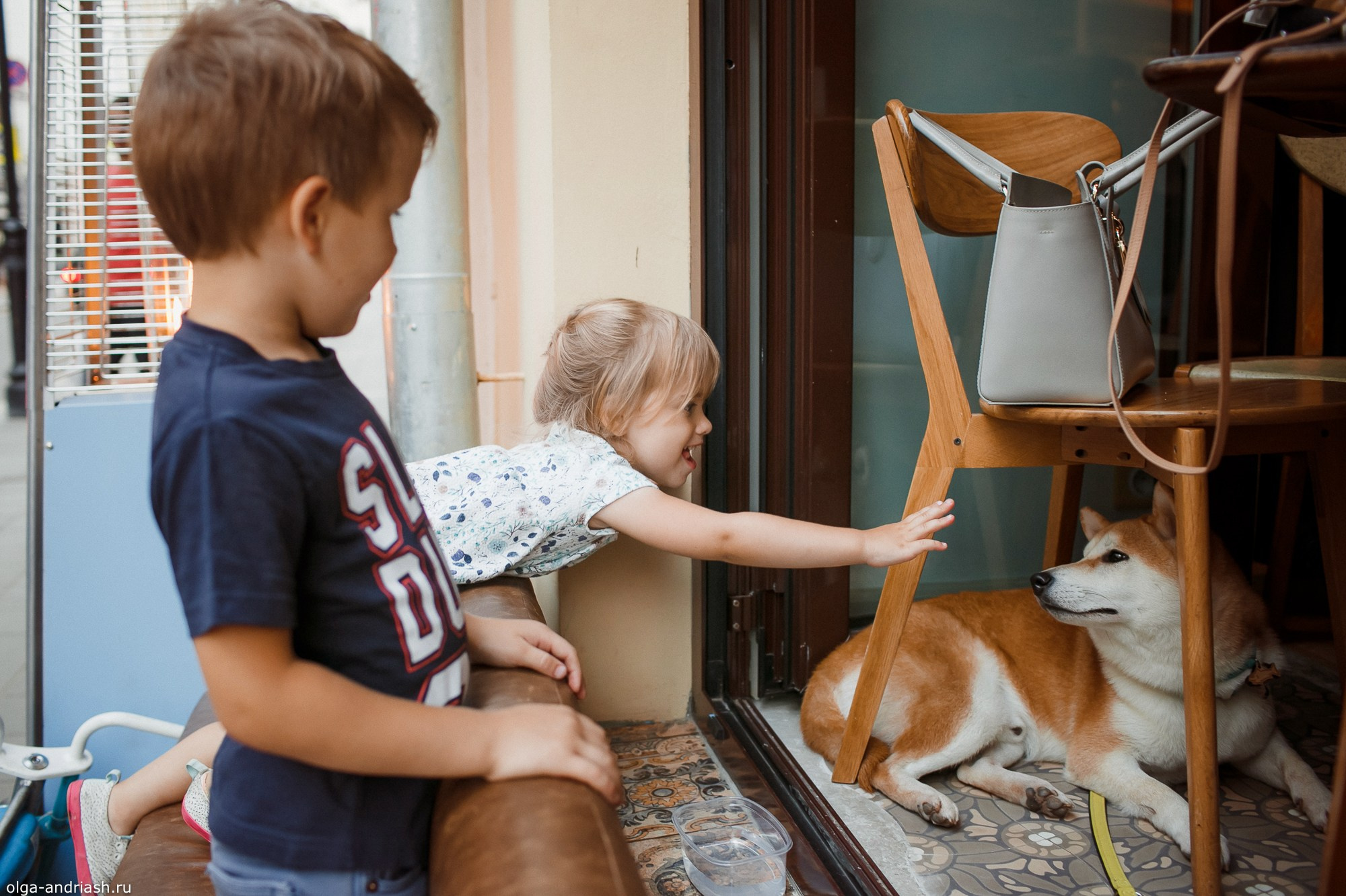 Прогулки на Патриарших прудах. Семейный, портретный и свадебный фотограф в Санкт-Петербурге и Москве