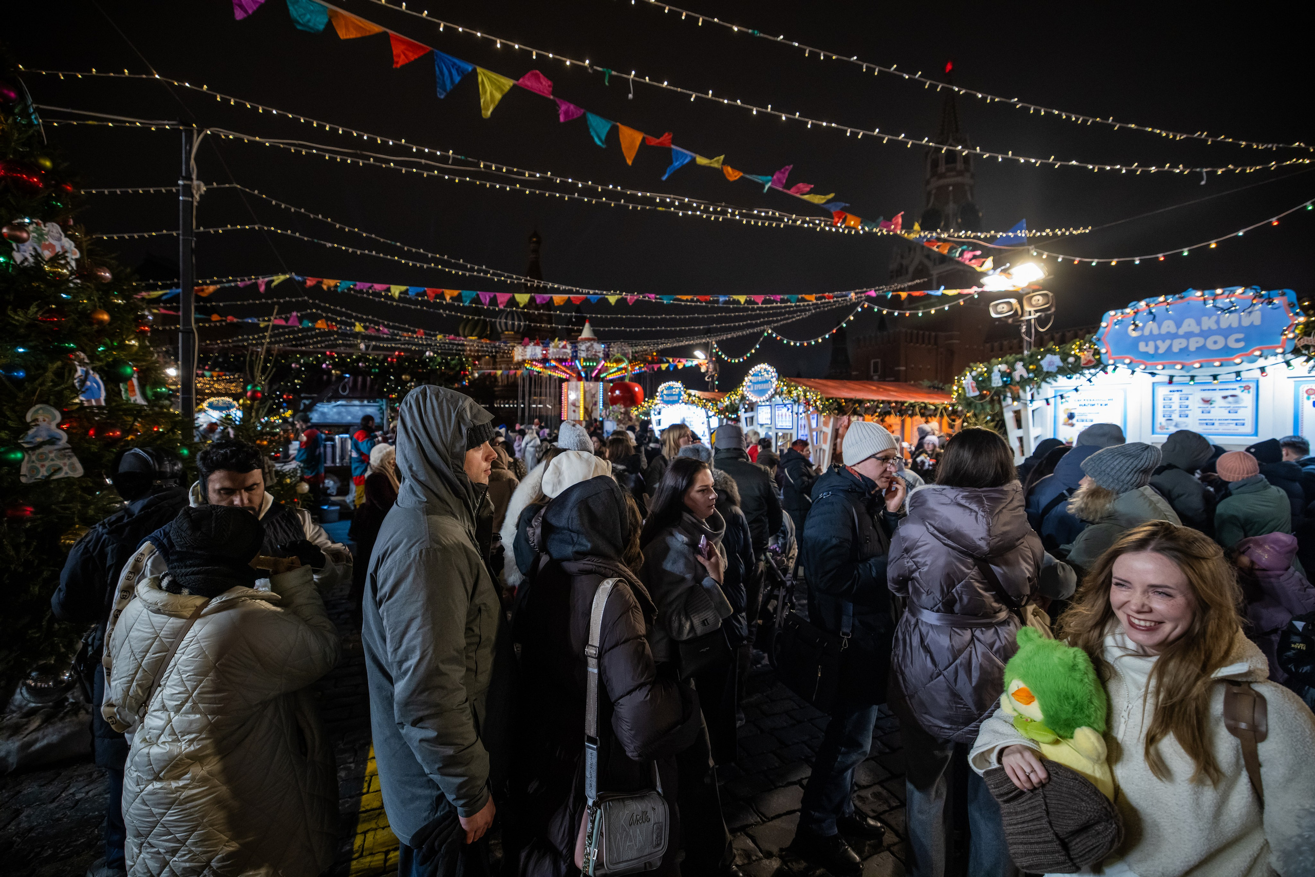 посетители ГУМ-ярмарки на Красной площади 