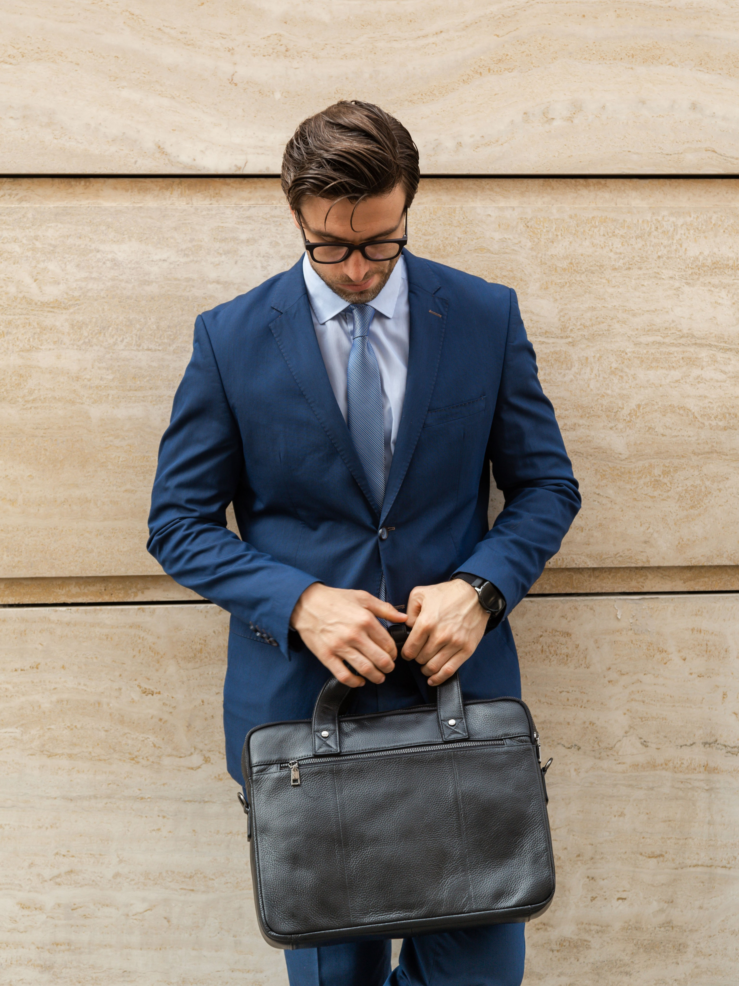 Коммерческая фотосессия мужских сумок для маркетплейсов и социальных сетей. Fashion фотограф в Санкт-Петербурге Савинова Ирина