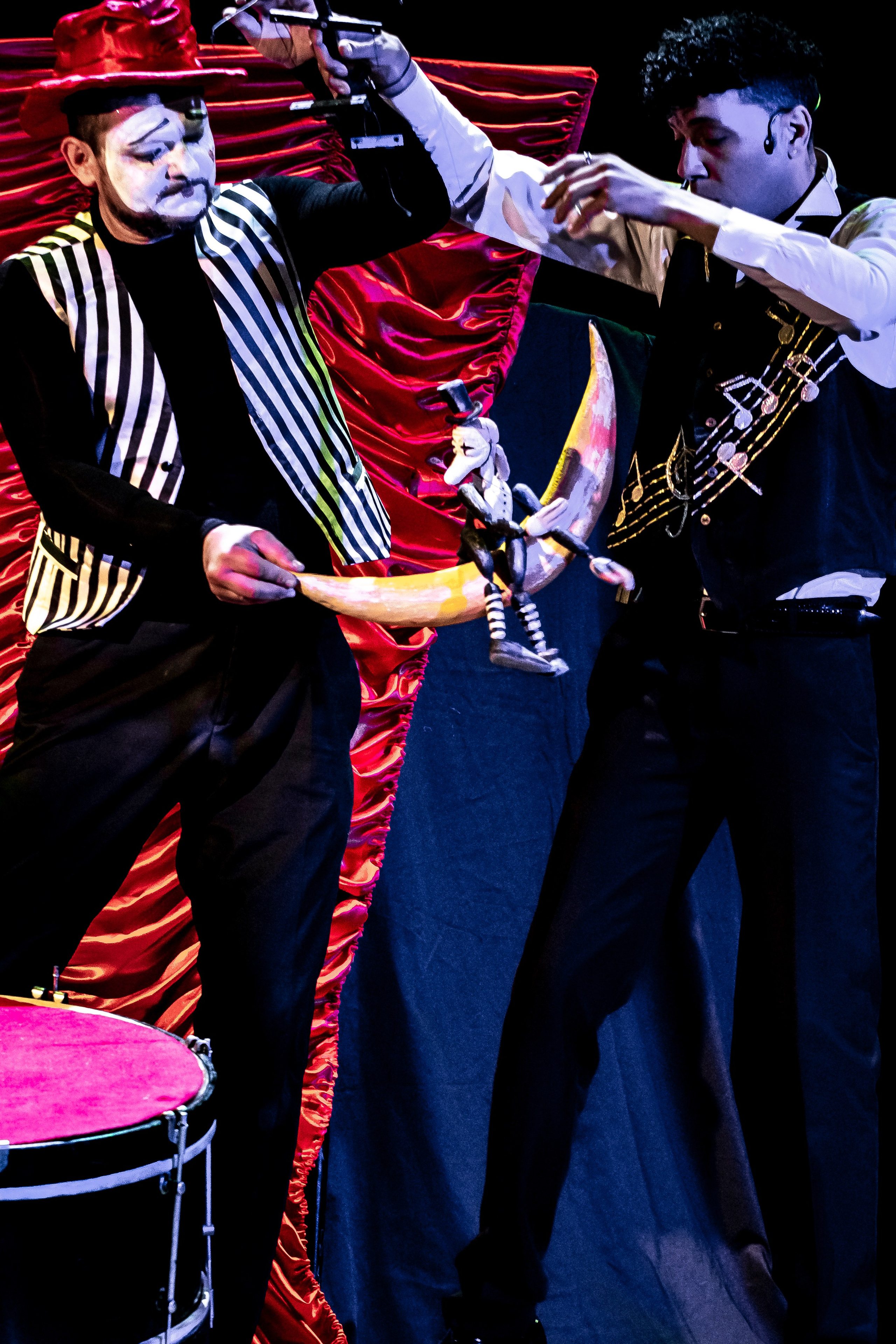 Цирк из Саквояжа спектакль театра САКВОЯЖ. Фотограф в Сочи Юрий Шептаев