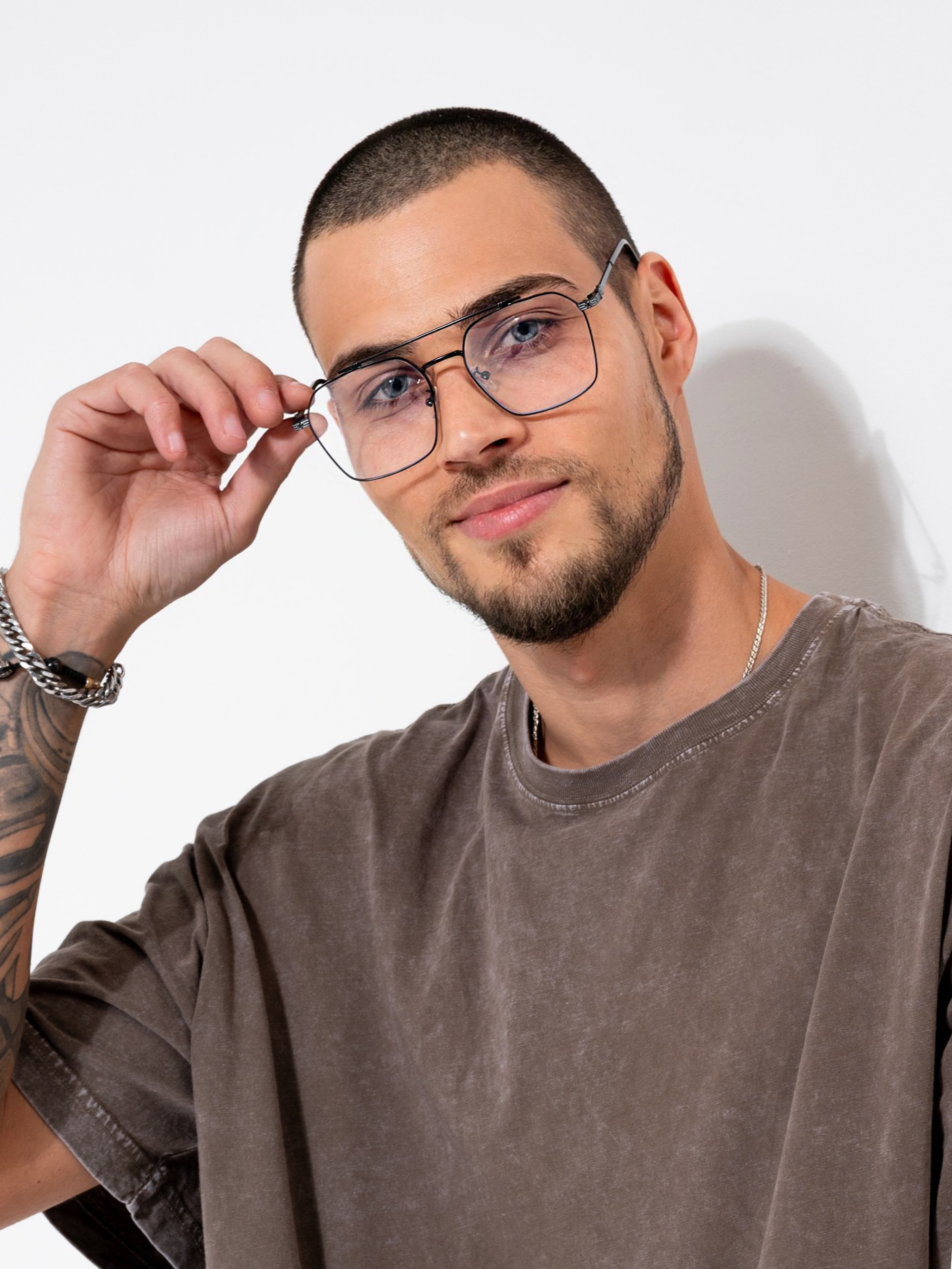 Егор Н. - модель мужчина для маркетплейсов. ТМ Продакшн — Съемка для маркетплейсов в Москве