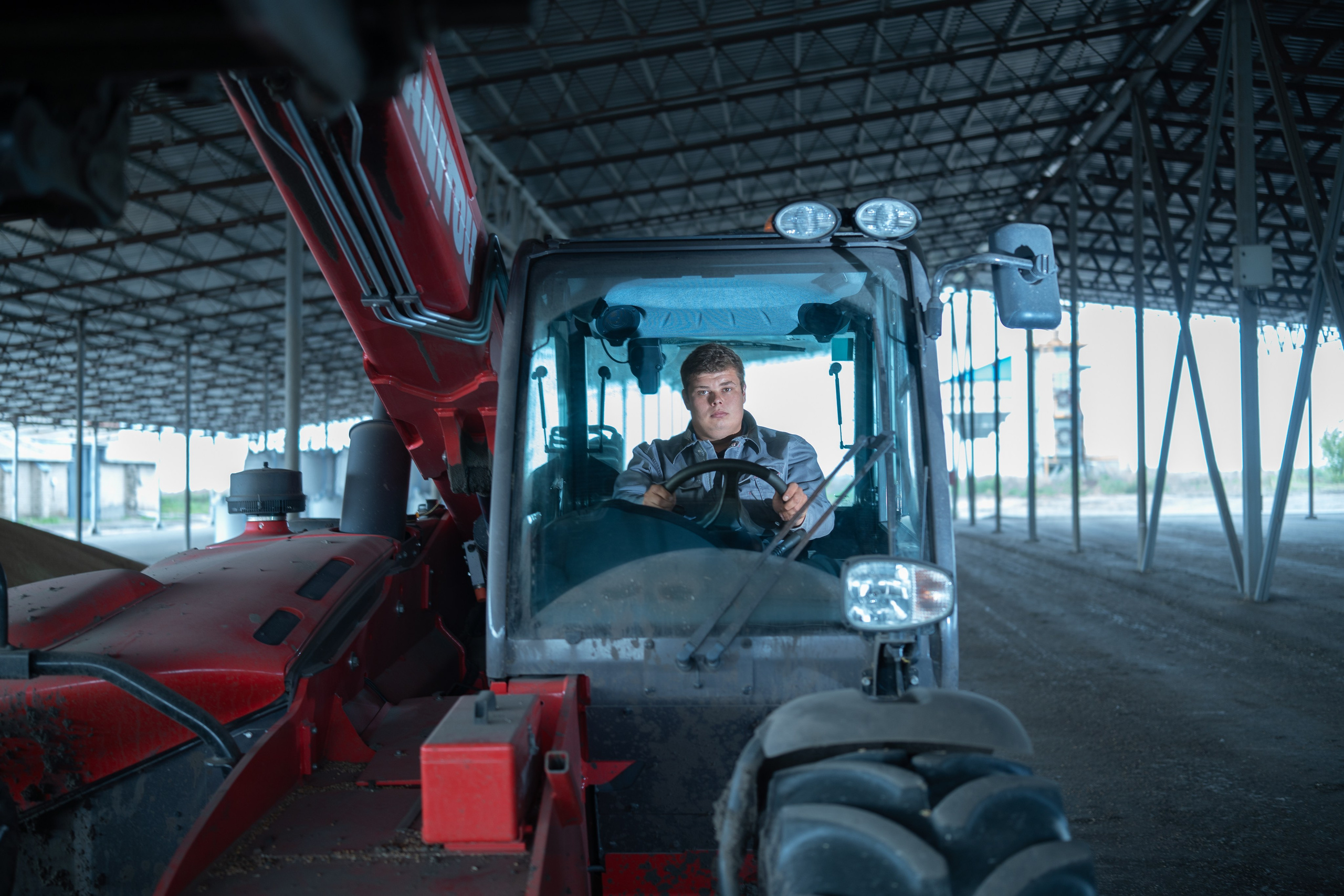 Фотографии сотрудников в офисах, на производстве и в студии